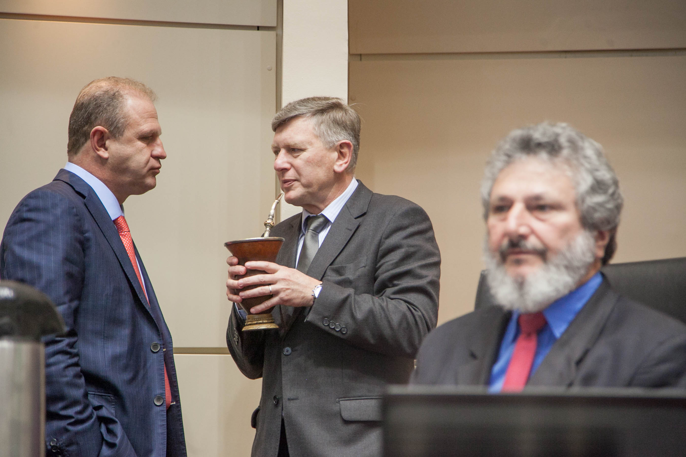 Deputado Gelson Merisio (PSD), Deputado Milton Hobus (PSD) e Deputado Padre Pedro Baldissera (PT) em Sessão Ordinária