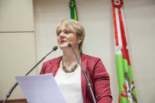 Luciane diz que Serra envergonhou o Brasil com piada machista no México