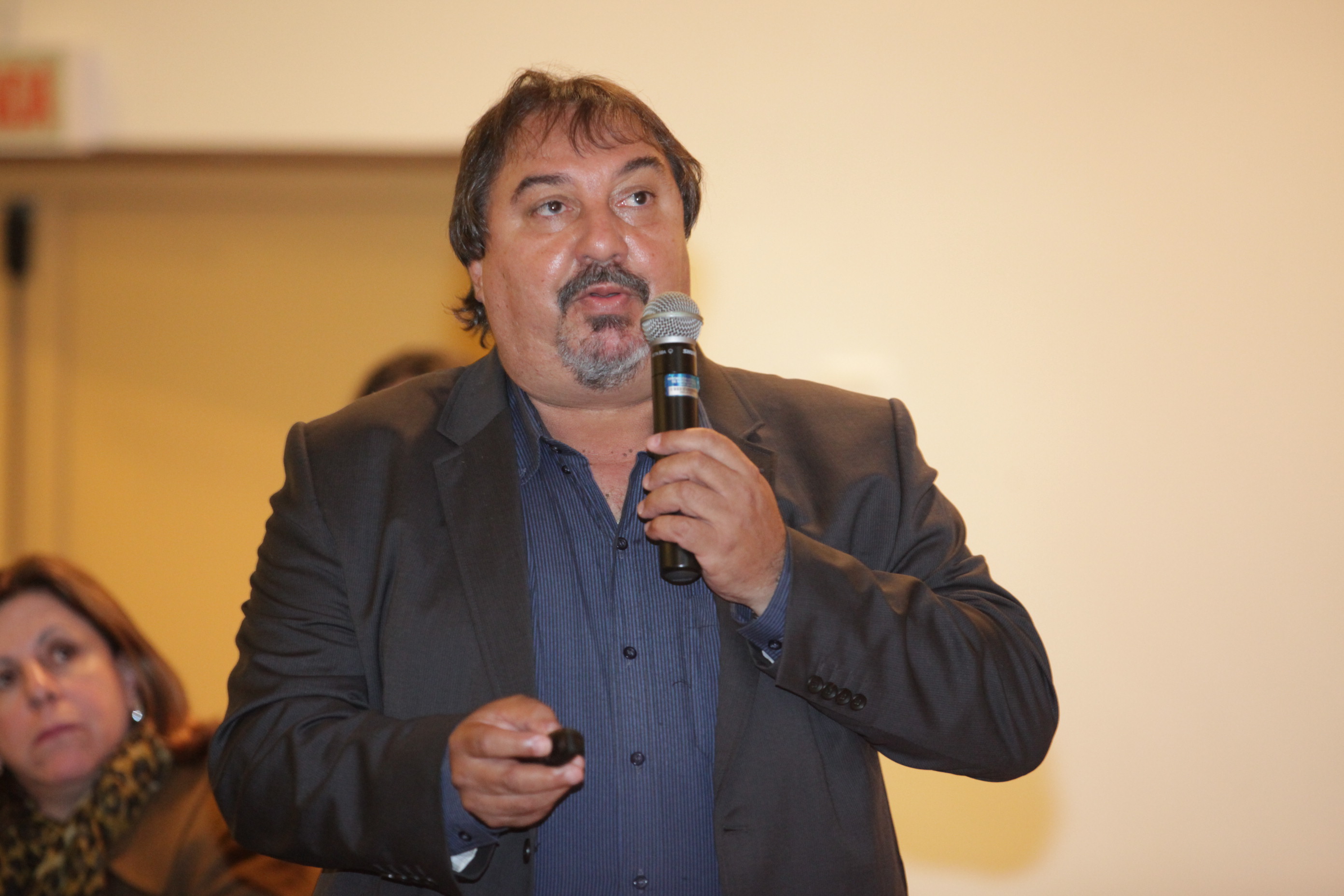 Dr. Salvador Claro Neto. II Seminário Sobre Fosfoetanolamina Sintética.