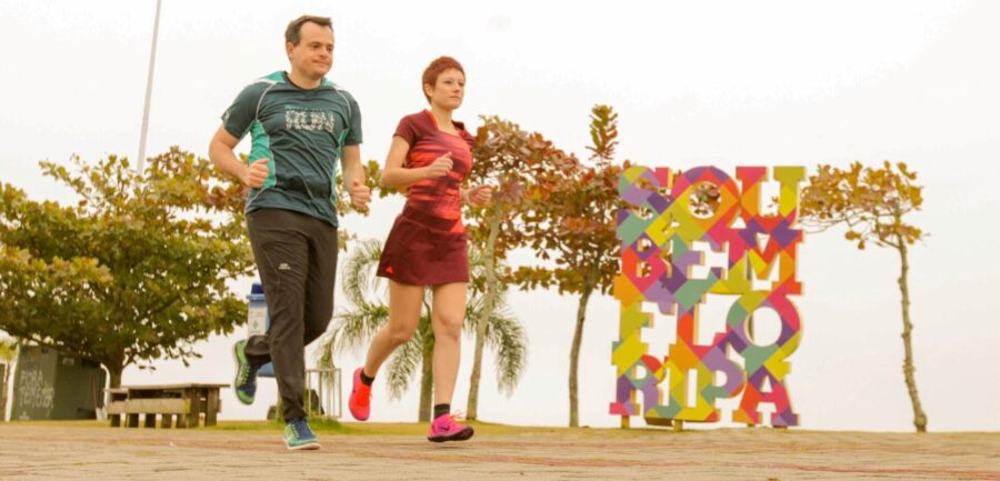 Gelsom Sbardelotto e Franciela Santin: casal encontrou na amor pela corrida uma forma de melhorar a qualidade de vida e ajudar outras pessoas