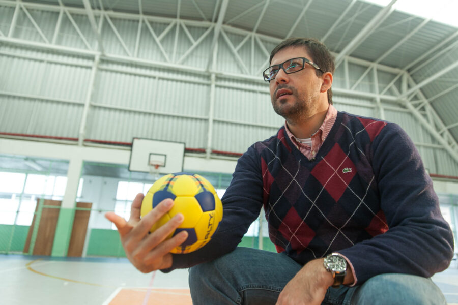Gean Carlos Firmino se destacou nacionalmente no handebol na década de 90; com a possibilidade de carregar a tocha, ele revive o sonho olímpico