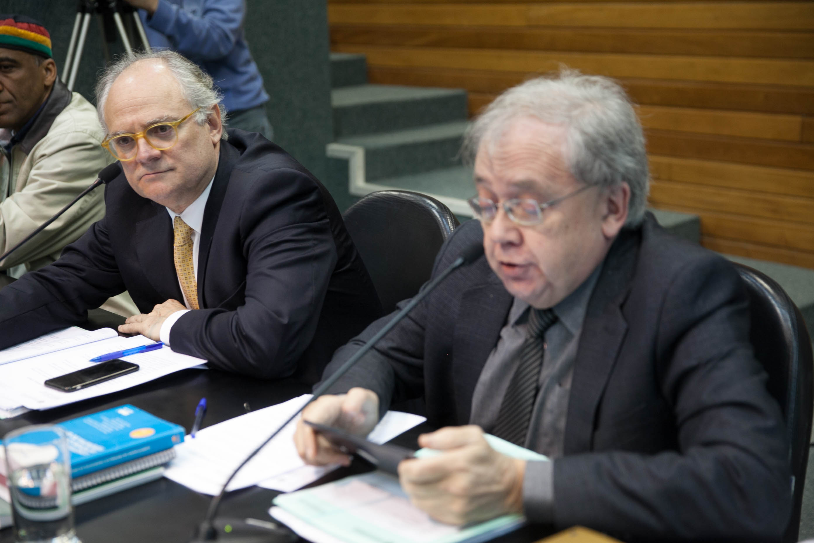 Deputado Fernando Coruja (PMDB) em Comissão de Saúde