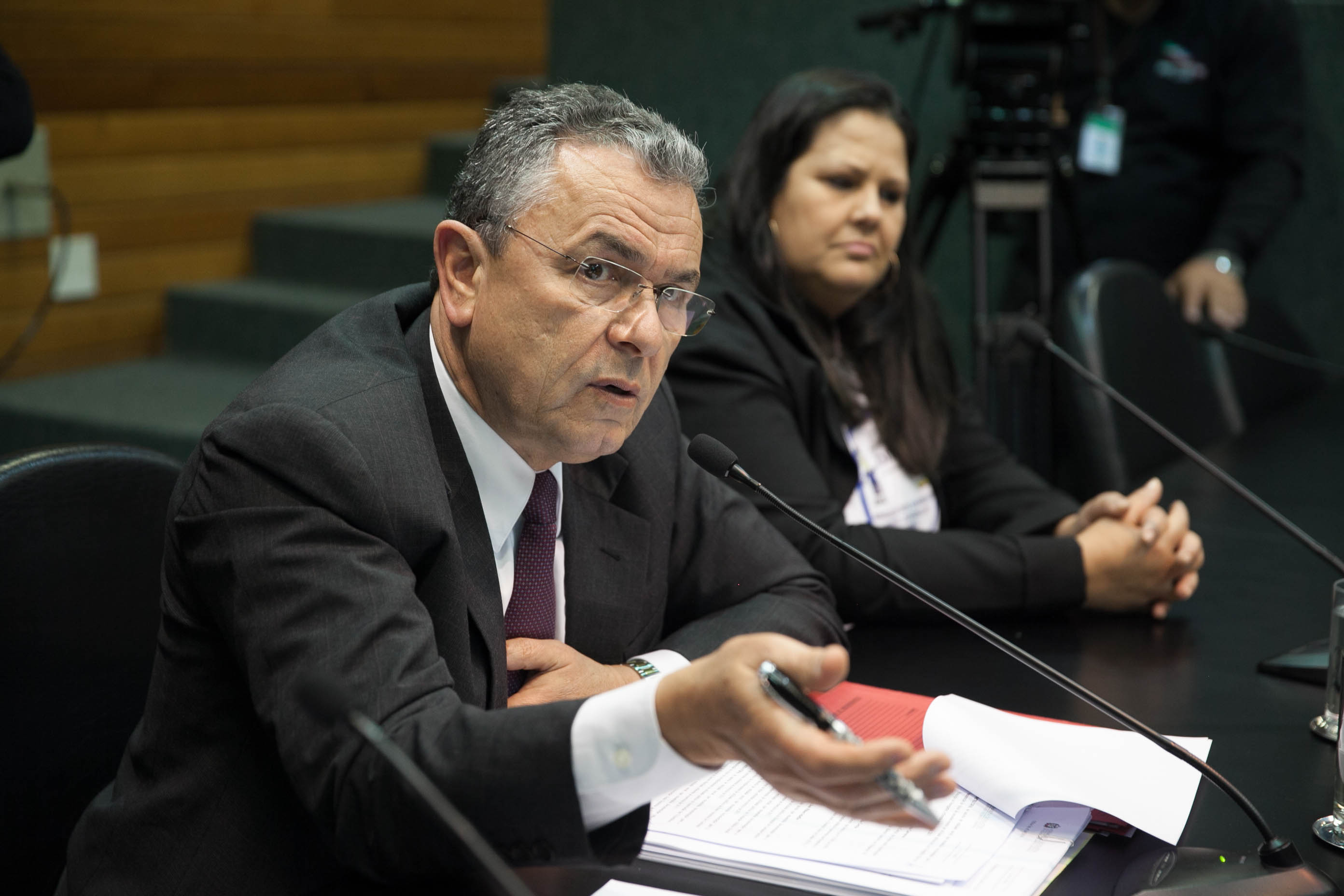 Deputado Dalmo Claro de Oliveira (PMDB) em Comissão de Saúde