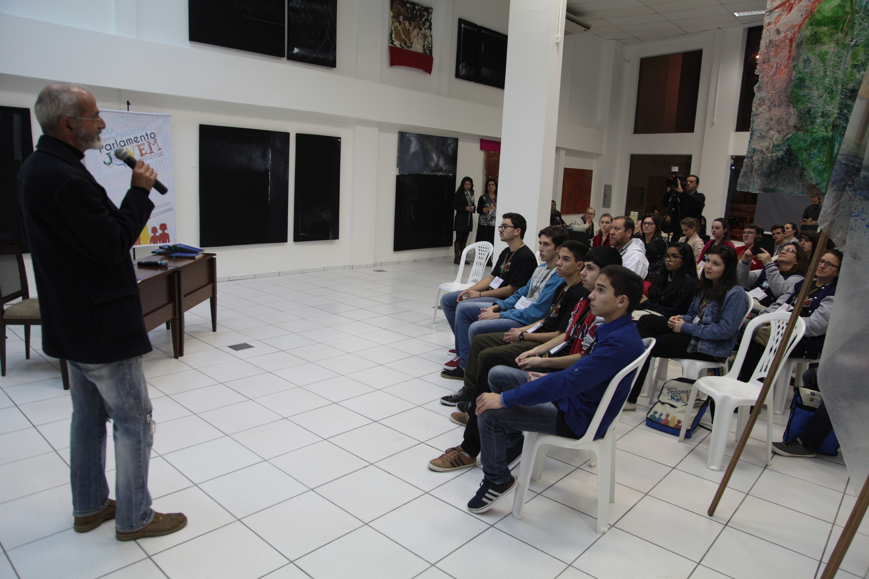 Parlamento Jovem - Palestra sobre arte.Foto: Solon Soares