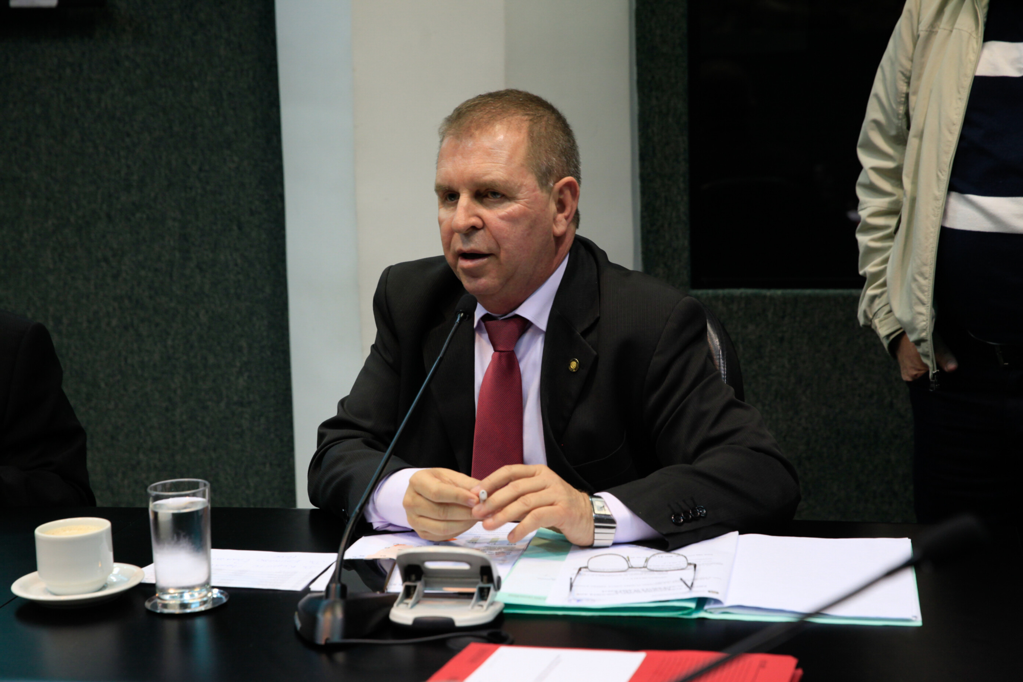 Deputados debatem venda de bebidas alcoólicas dentro de estádios