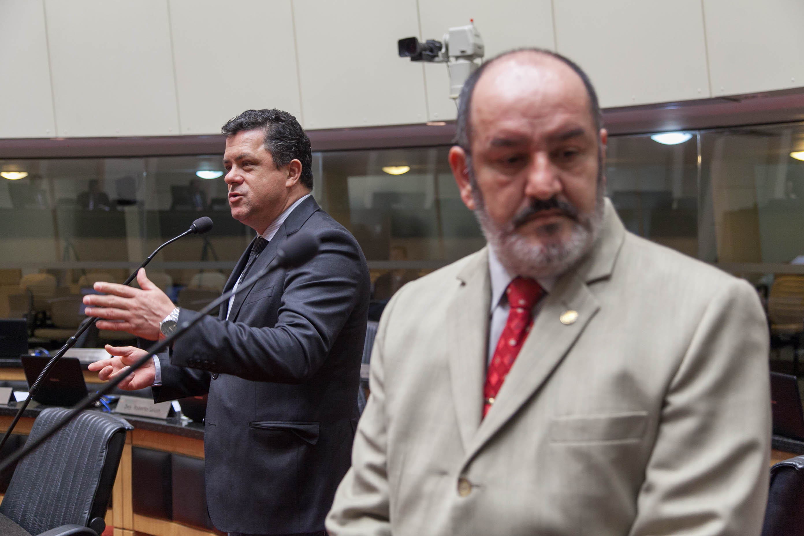 Deputado Deputado Ivan Naatz (PDT)  e Deputado Roberto Salum (PRB) em Sessão Ordinária