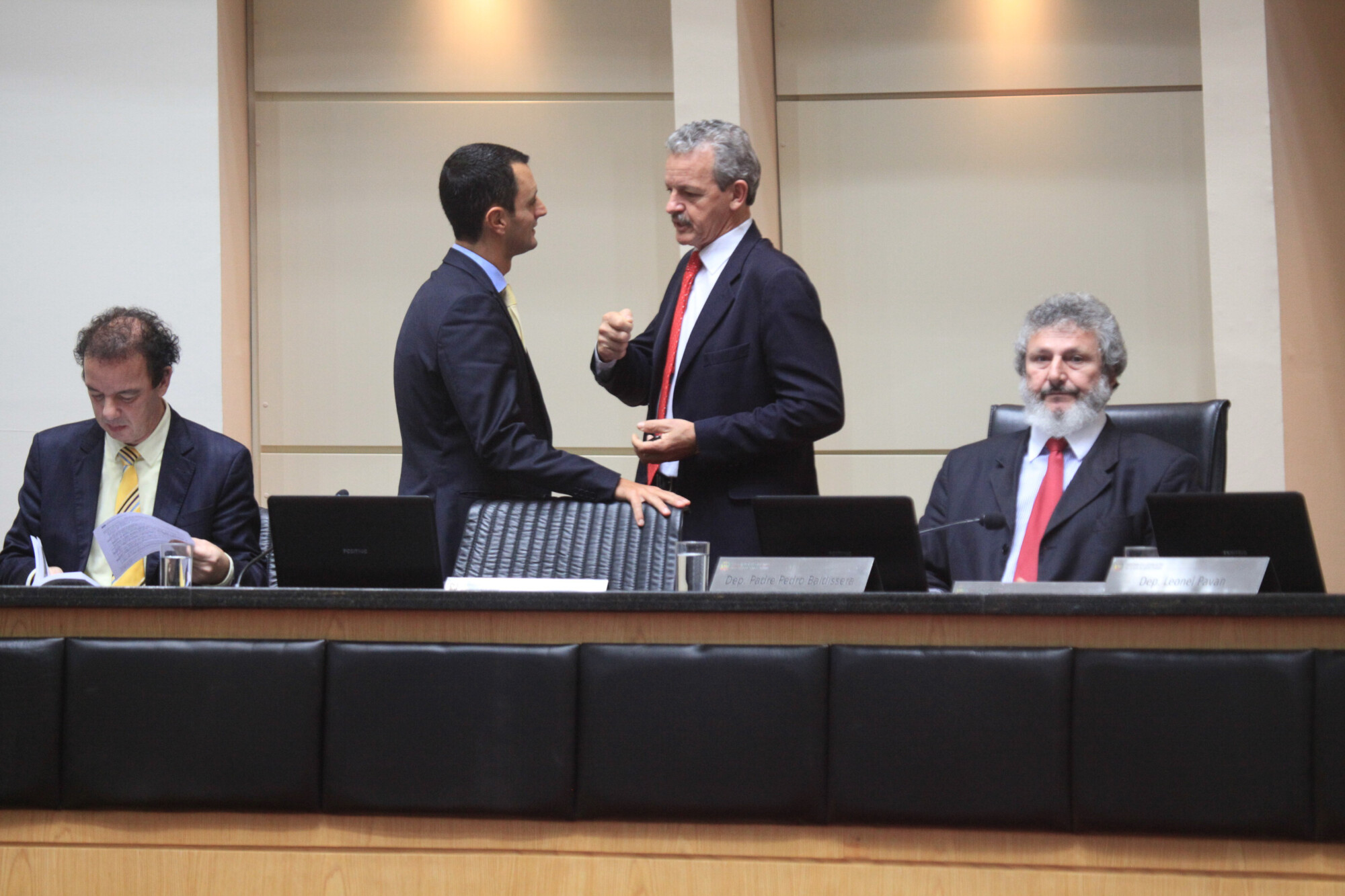 Definição do quadro eleitoral nos municípios repercute no plenário