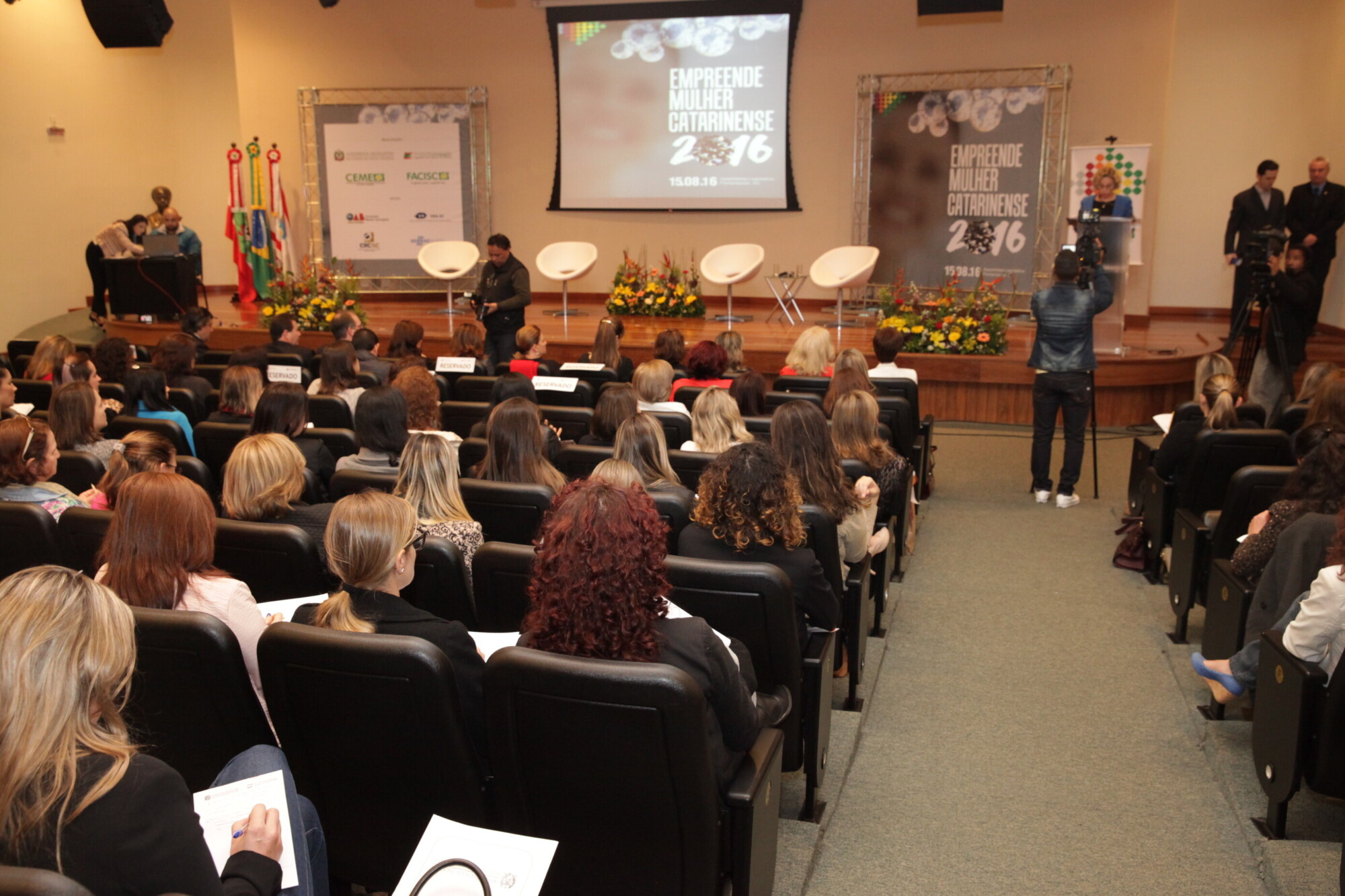 Assembleia sedia segunda edição do seminário Empreende Mulher