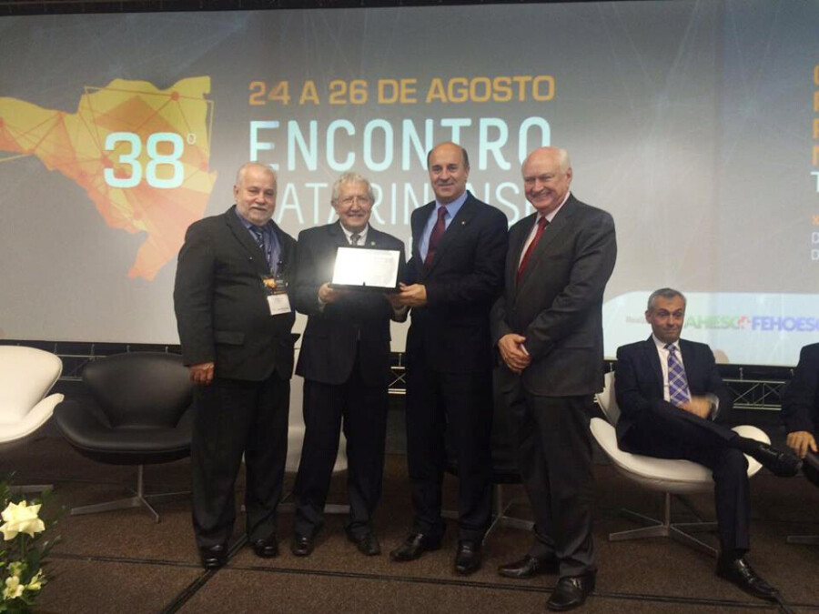 Deputado Zé Milton homenageado pelas entidades hospitalares de SC
