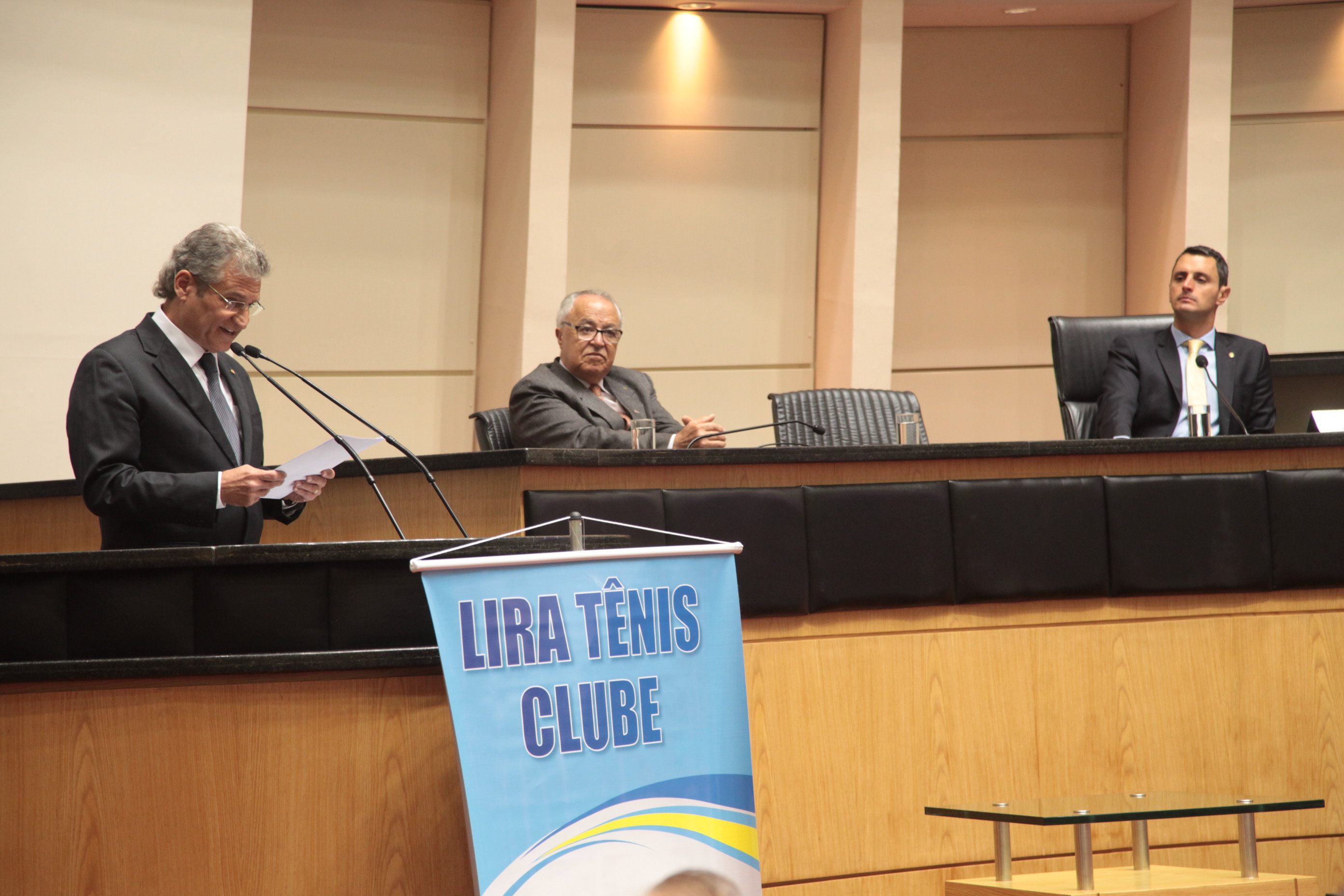 Sessão Especial em comemoração aos 90 anos do Lira Tênis Clube. 	Presidente do Lira Tênis Clube, Aroldo João Costa.