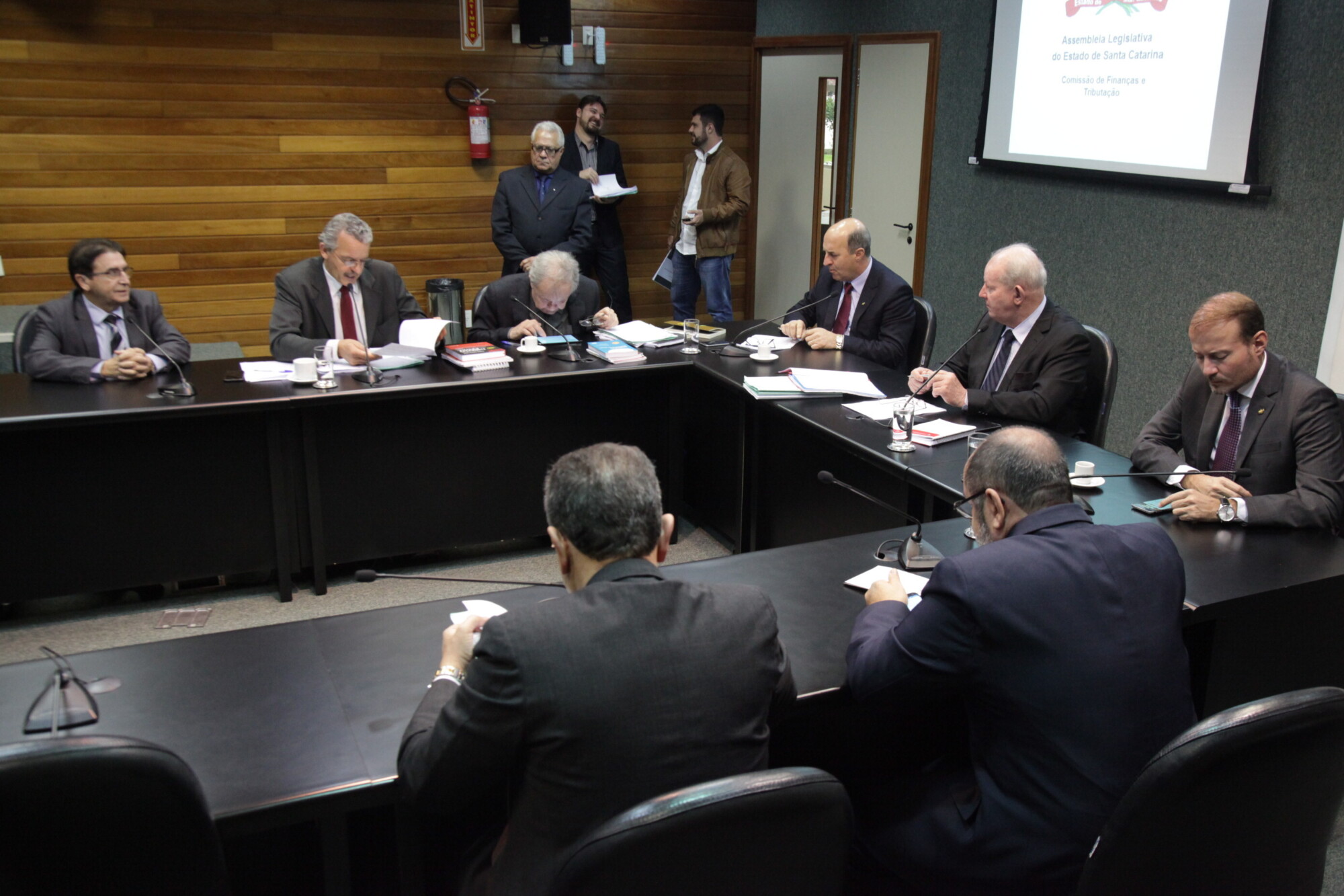 Projeto do Orçamento tramita apenas na Comissão de Finanças (foto) antes de ir a Plenário