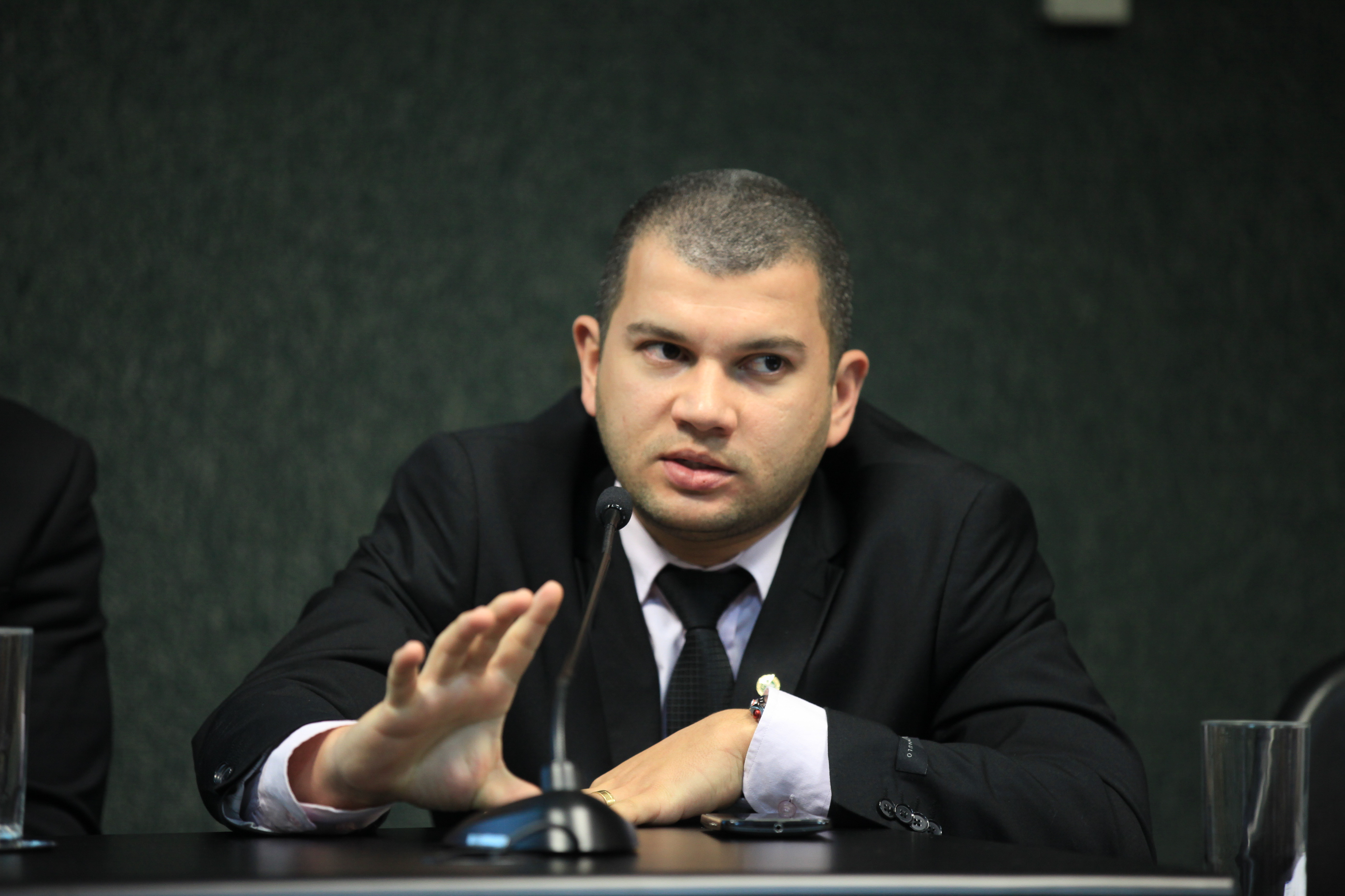 Dr. Albert Lima, advogado e defensor público .