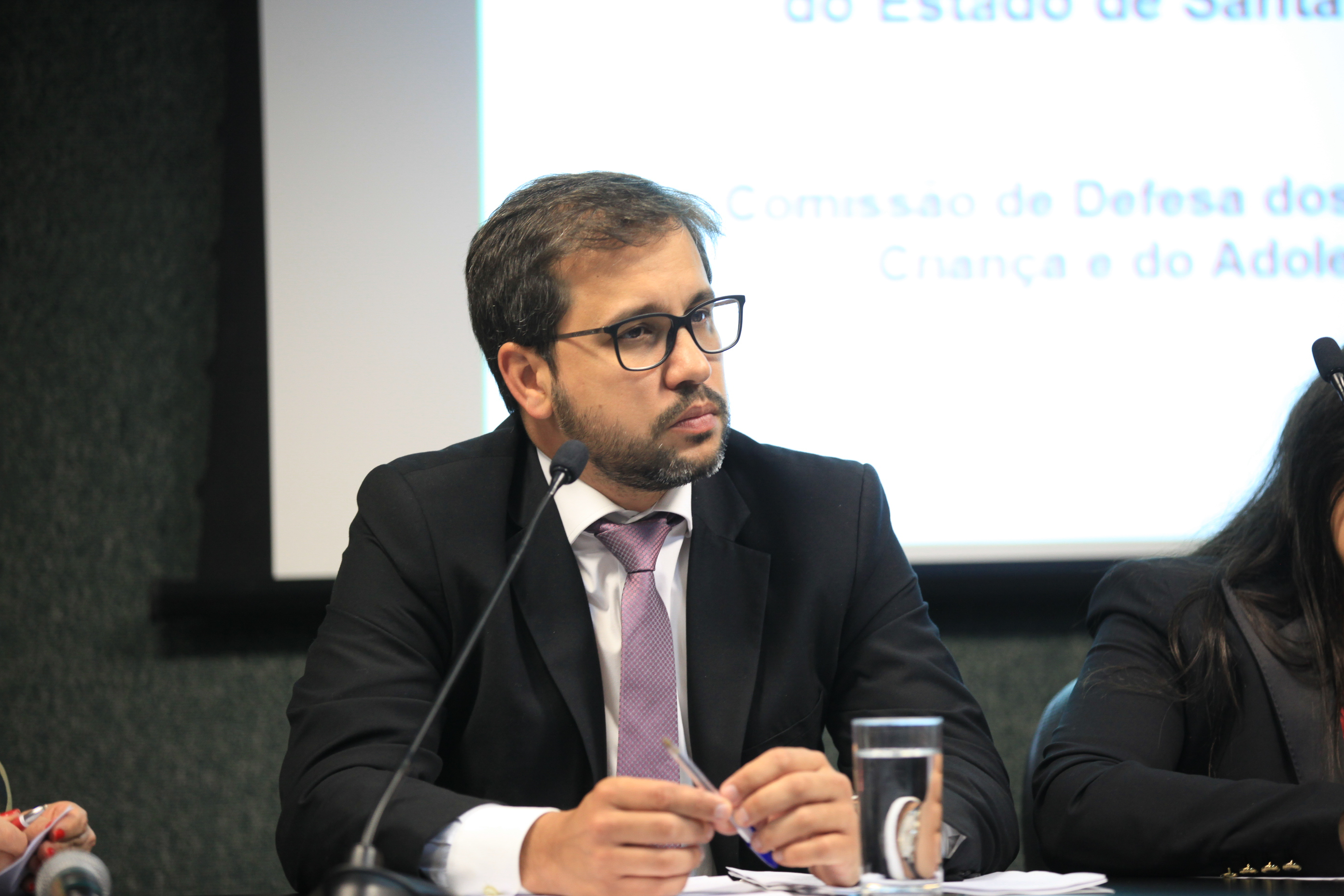 Dr. Ênio Gentil Vieira Junior, advogado da Infância e da Juventude do tribunal de Justiça de Santa Catarina.