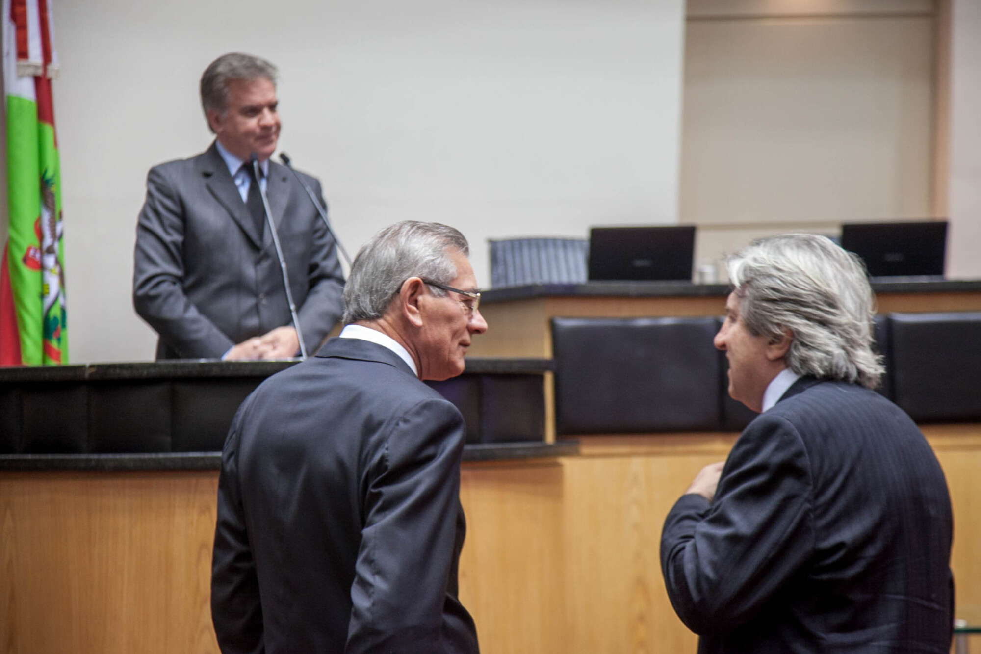 Deputados debatem aprovação da PEC 241 na Câmara dos Deputados