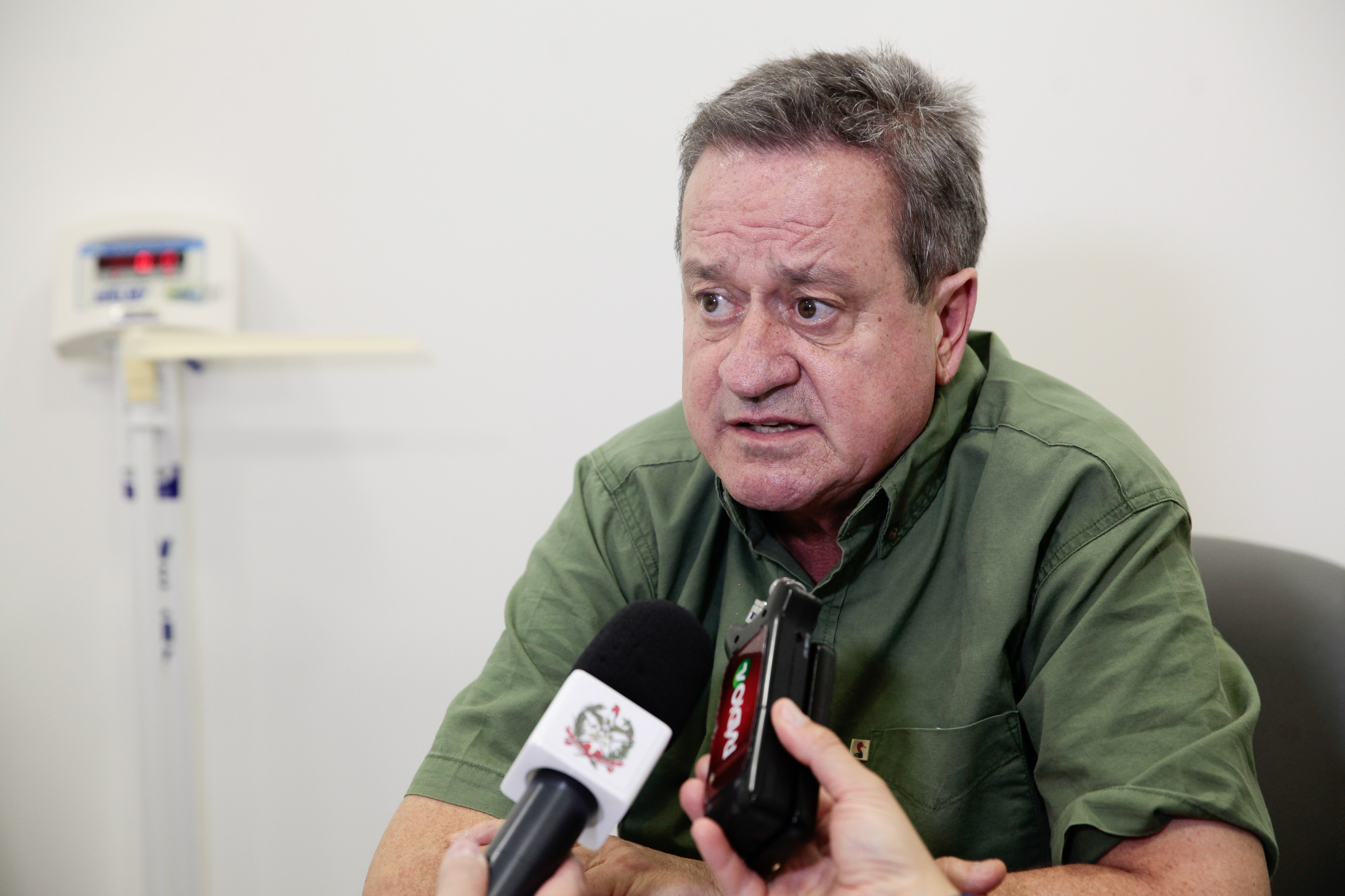 Dr. Carlos Schoeller.