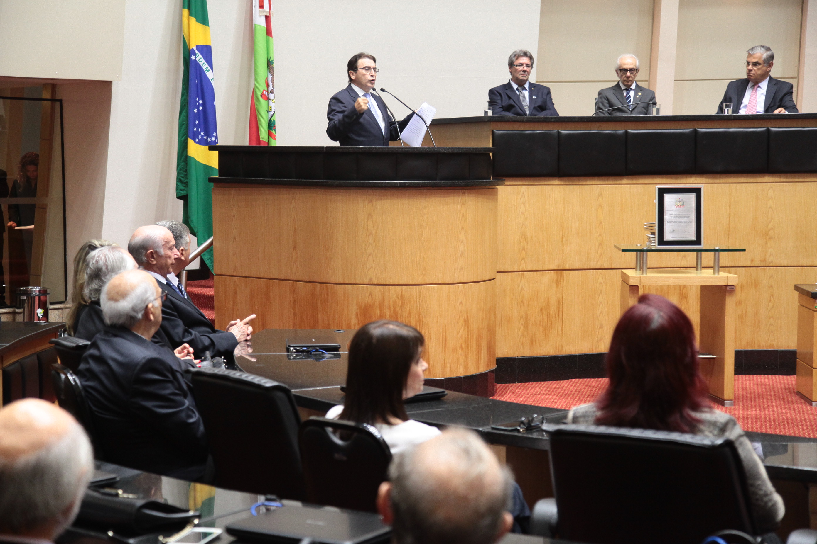 Sessão Especial ao Dia do Médico.
