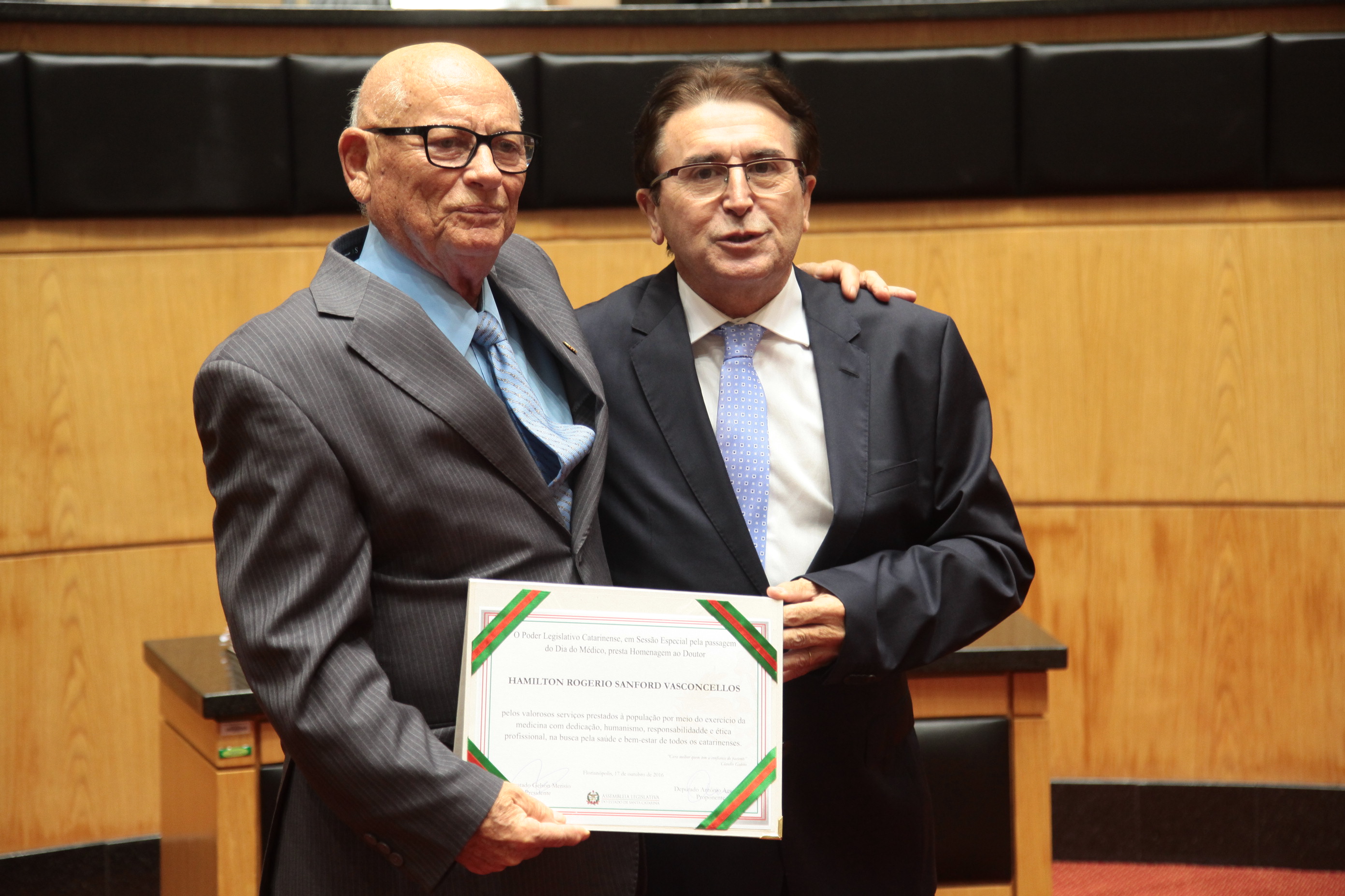 Homenageado Dr Hamilton Rogerio Sanford Vasconcellos - Sessão Especial ao Dia do Médico.