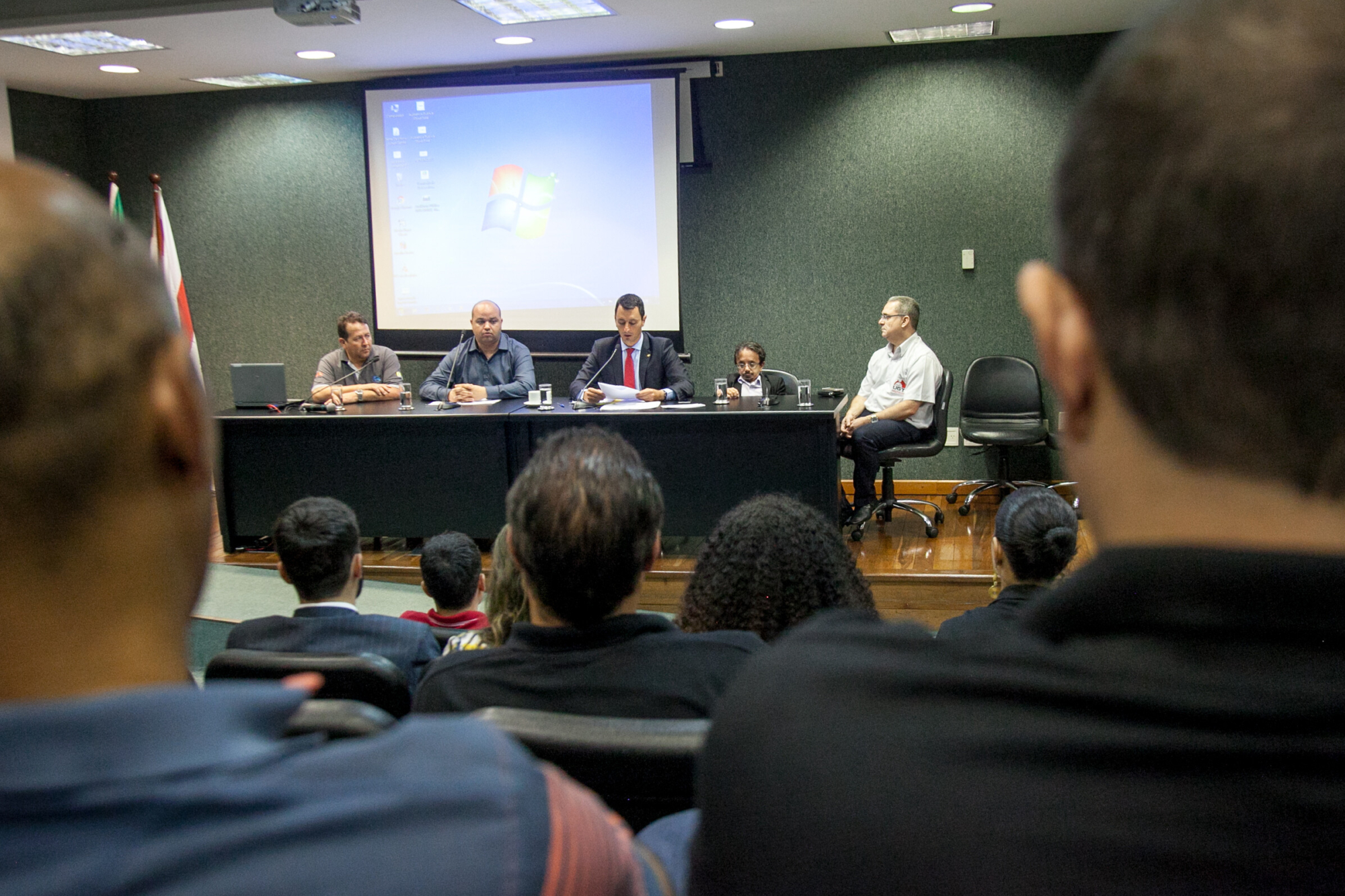 Audiência pública debate situação de trabalhadores da Oi