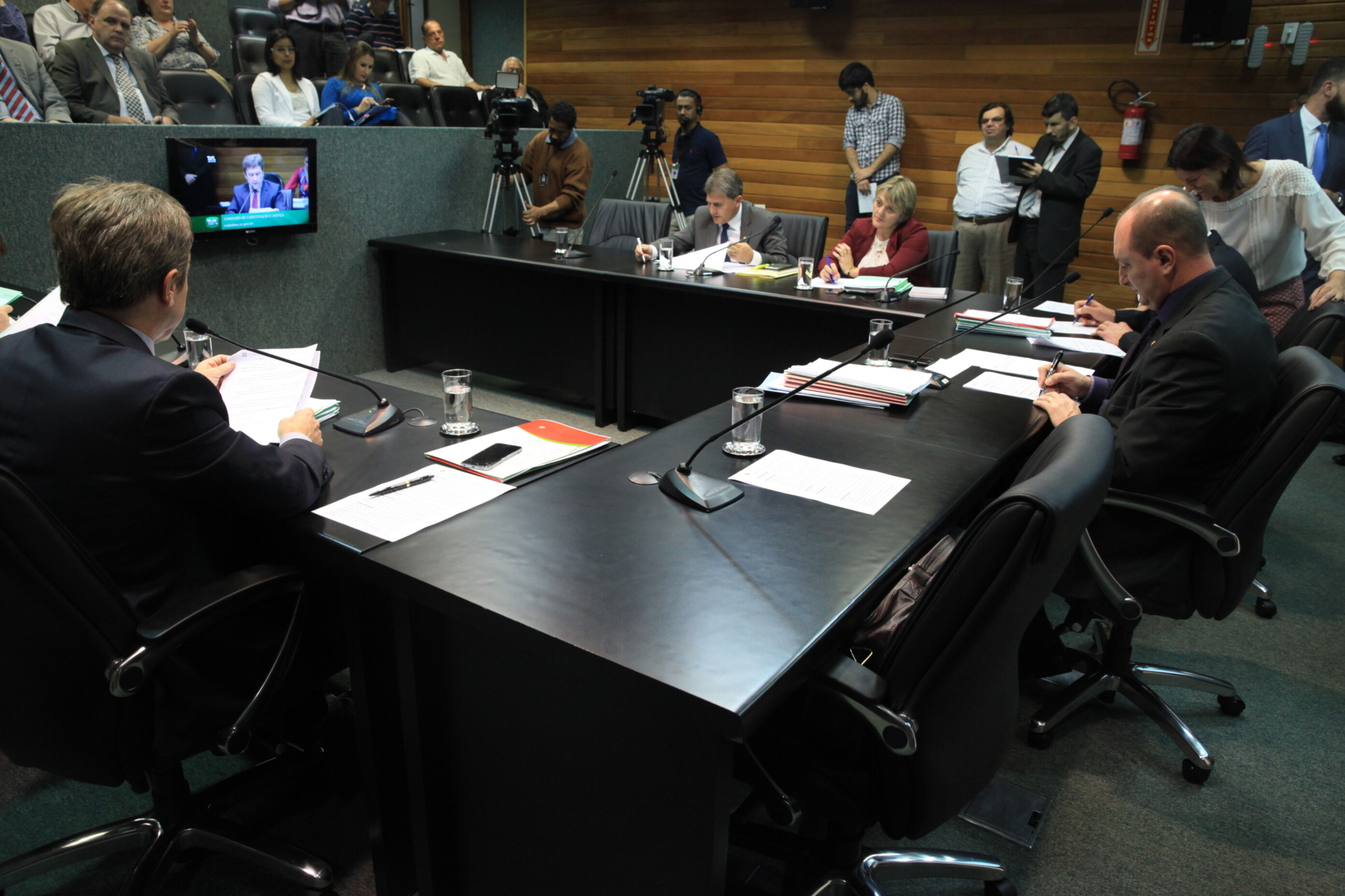 CCJ admite três propostas que alteram a Constituição Estadual
