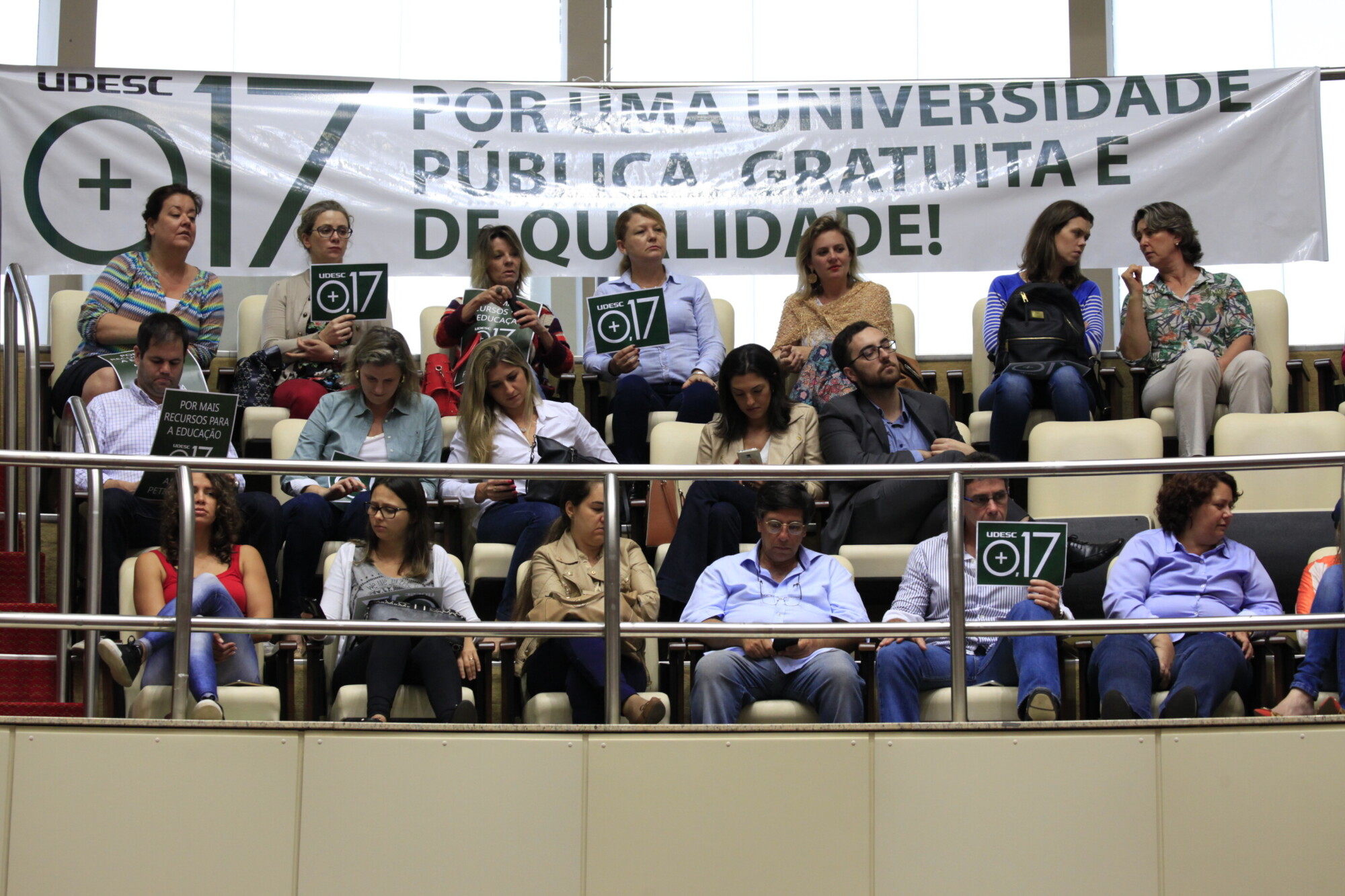 Deputados apoiam cessão de 0,17% do duodécimo da Alesc para a Udesc
