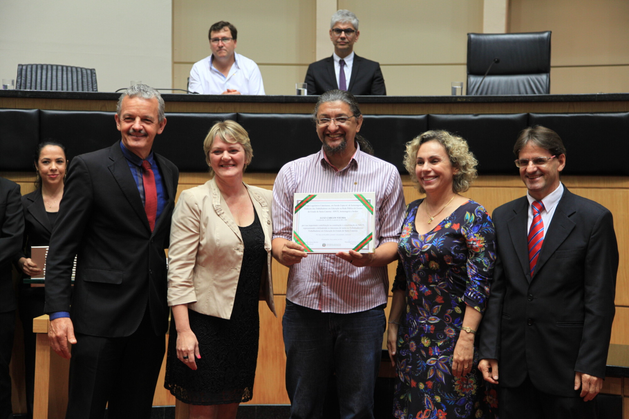 Luiz Carlos Vieira, coordenador do Sinte de 2013 a 2016, foi um dos homenageados da noite