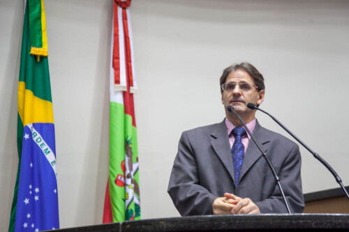 Saretta pede regularização do fornecimento de medicamentos pelo SUS