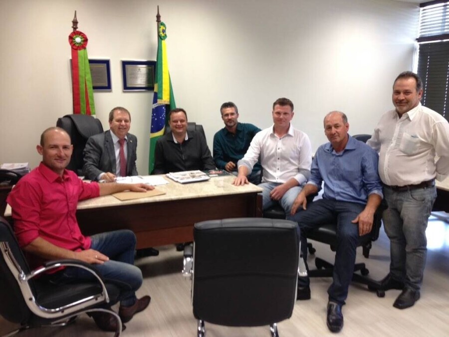 Deputado Mauricio Eskudlark e lideranças políticas de Iraceminha