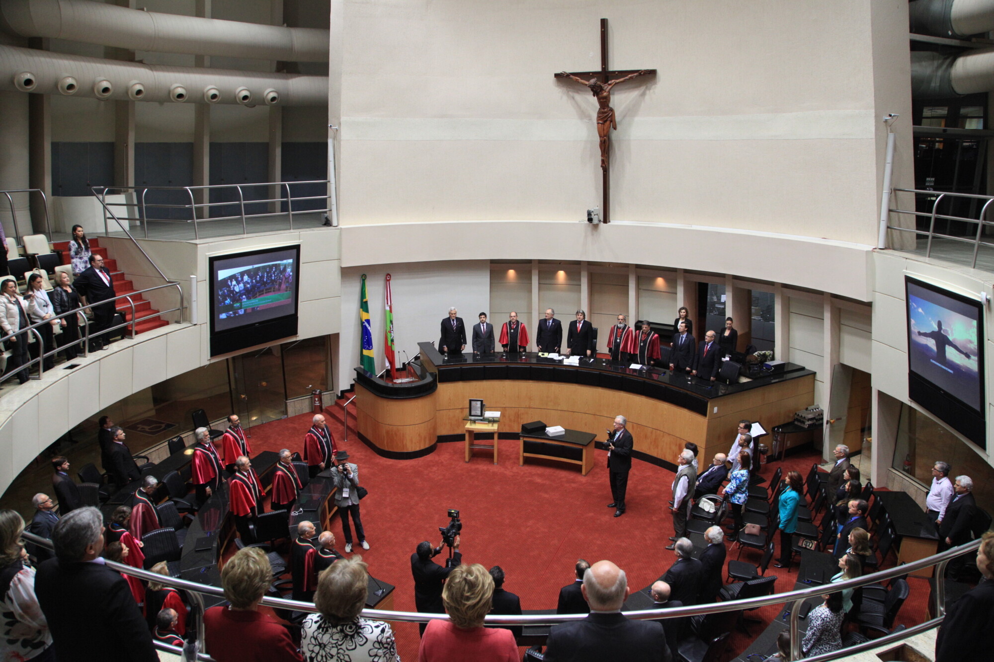 Parlamento homenageia cirurgiões dentistas em sessão especial