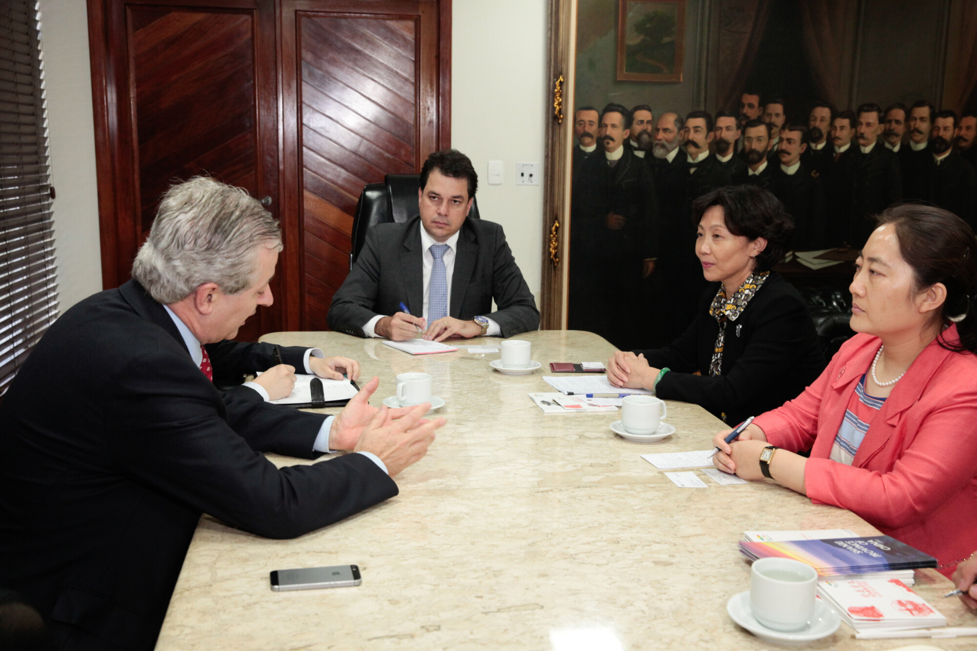 Comitiva de empresários chineses visita o Parlamento catarinense