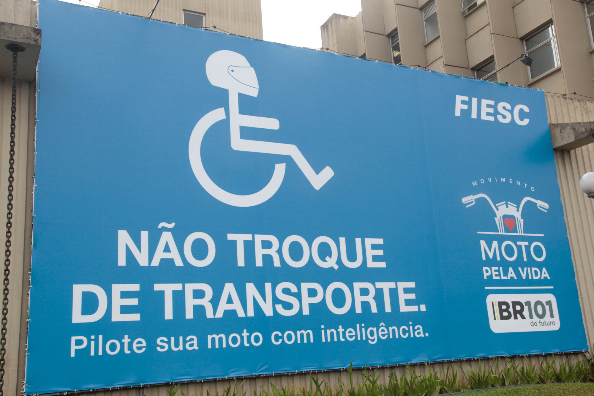 Fiesc lança campanha para reduzir o número de acidentes envolvendo motos