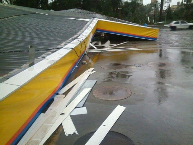 Tempestade causa estragos em cidades do Sul de SC