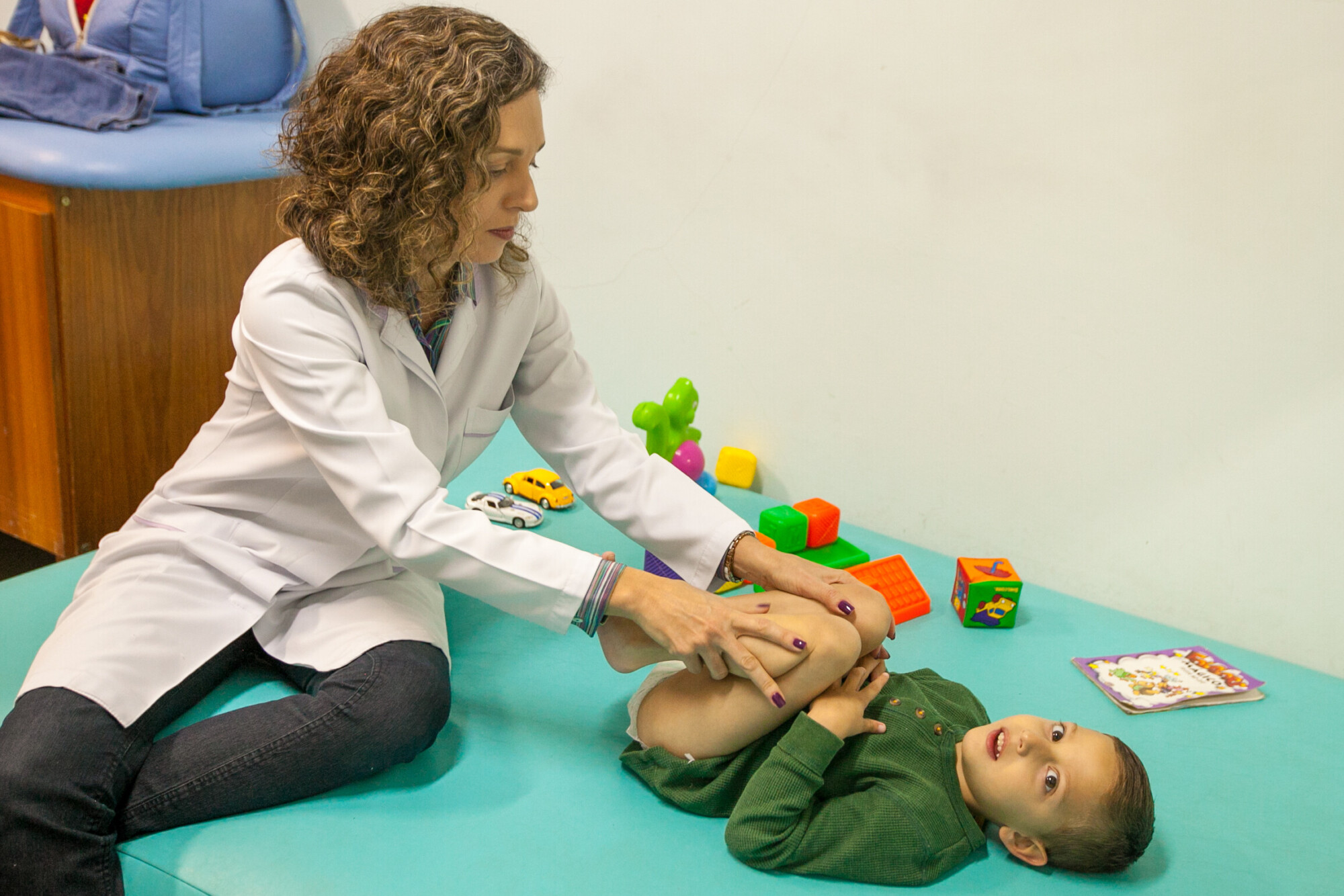 Conforme Cristiane Carqueja, tratamento é empregado para melhorar rigidez muscular em pacientes que sofreram paralisia cerebral ou AVC, por exemplo