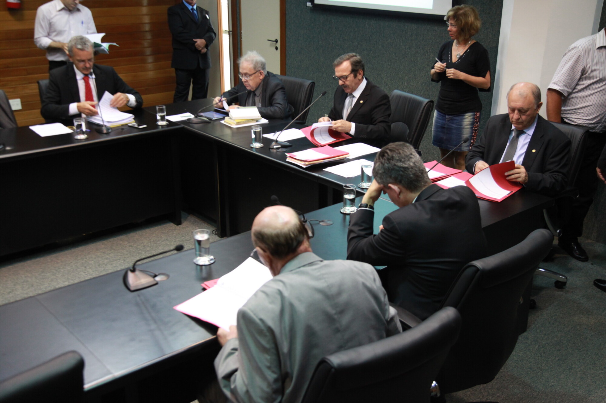 PEC que altera divulgação de atos públicos municipais está apta para ir a Plenário
