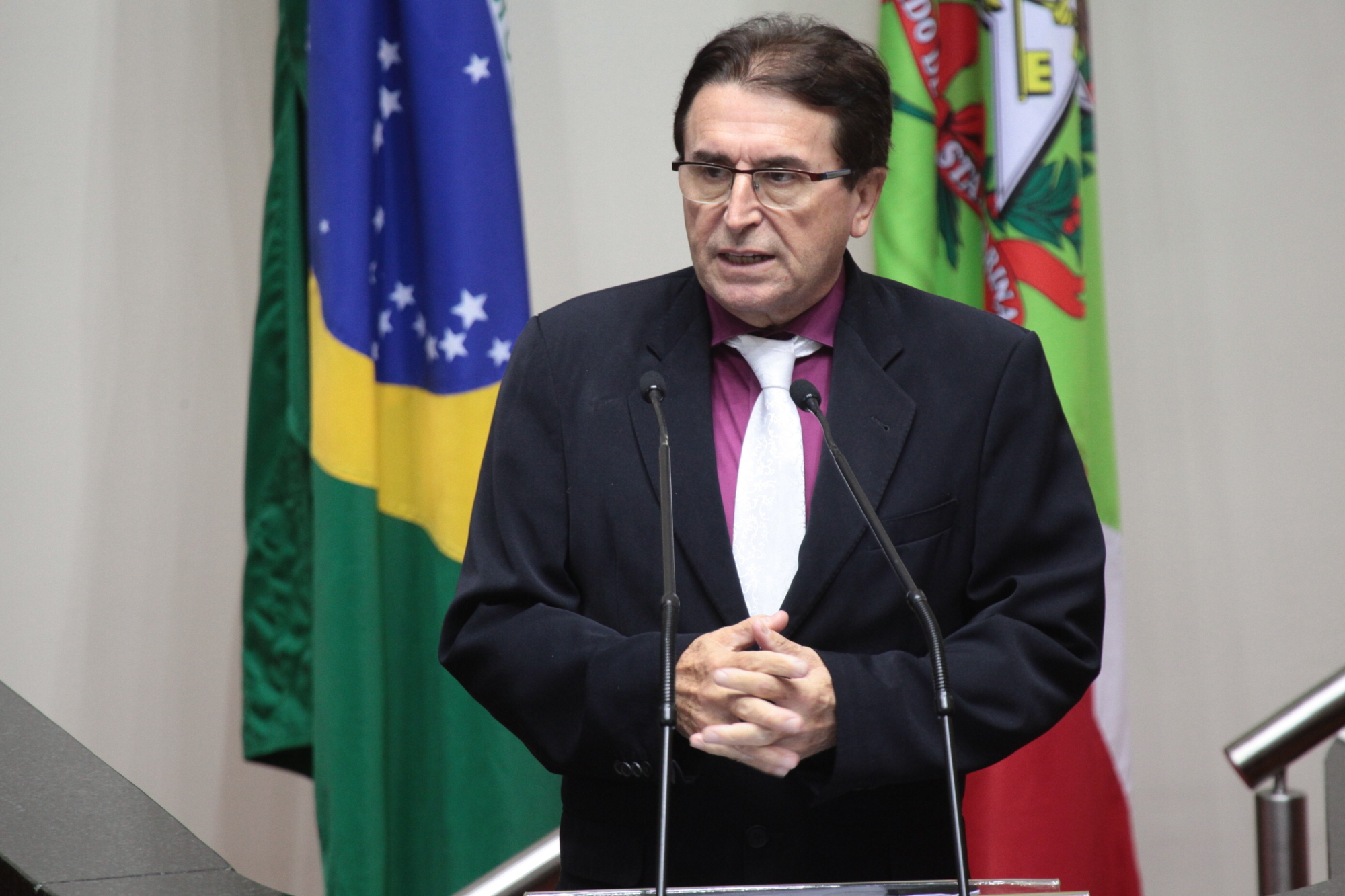 Protestos em audiência pública da educação repercutem em Plenário