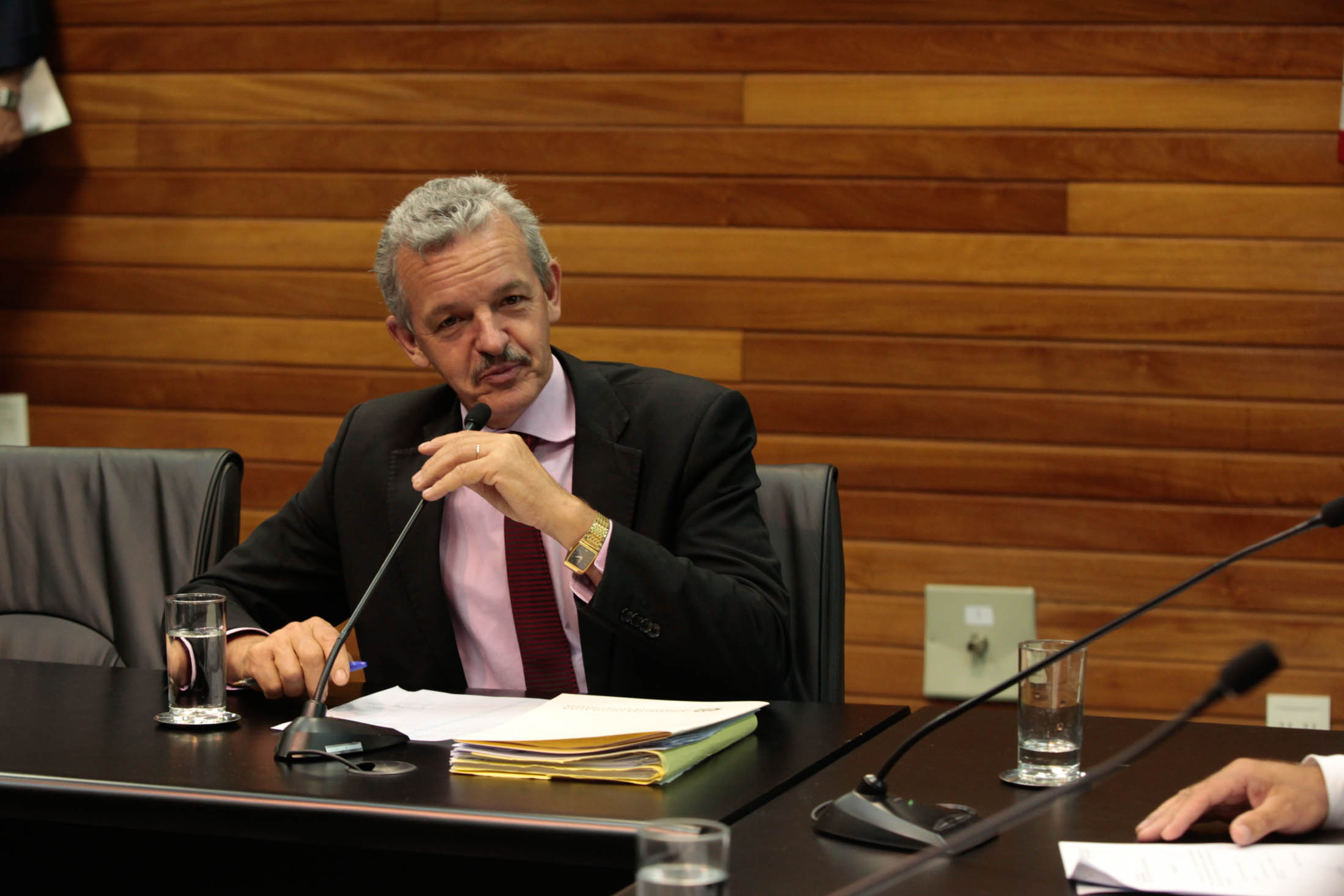 Reunião da Comissão de Economia, Ciência, Tecnologia, Minas e Energia. Deputado Dirceu Dresch (PT).