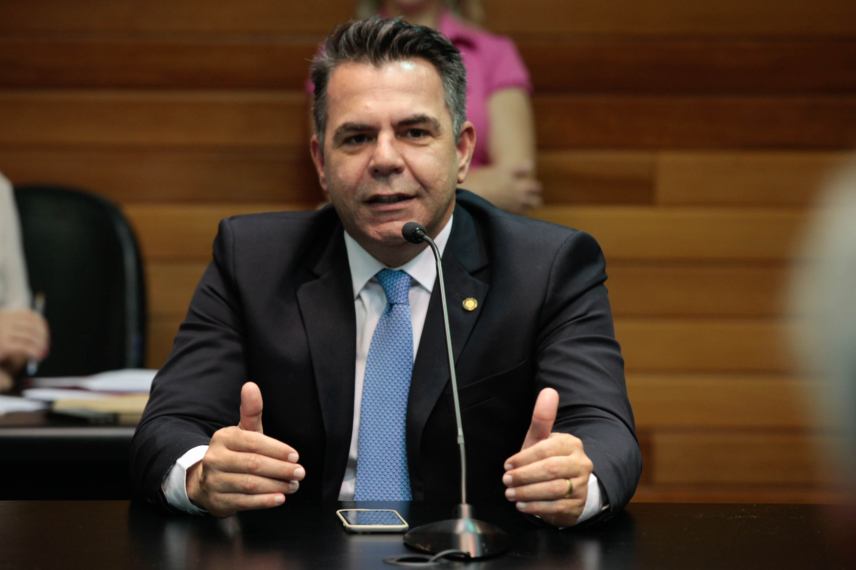 Reunião da Comissão de Economia, Ciência, Tecnologia, Minas e Energia. Deputado Luiz Fernando Vampiro (PMDB).
