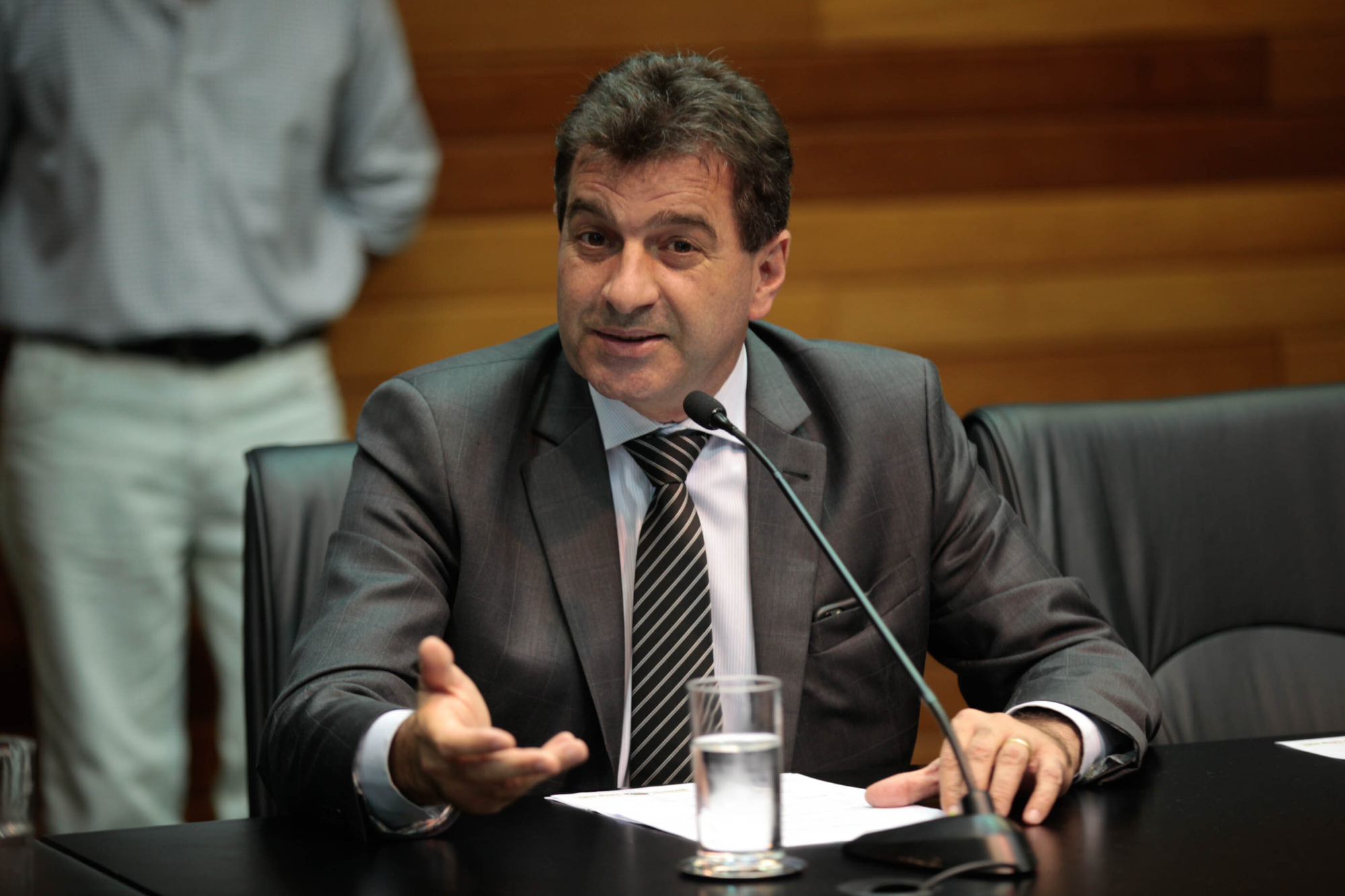 Comissão aprova isenção de licença para extração de minérios para estradas