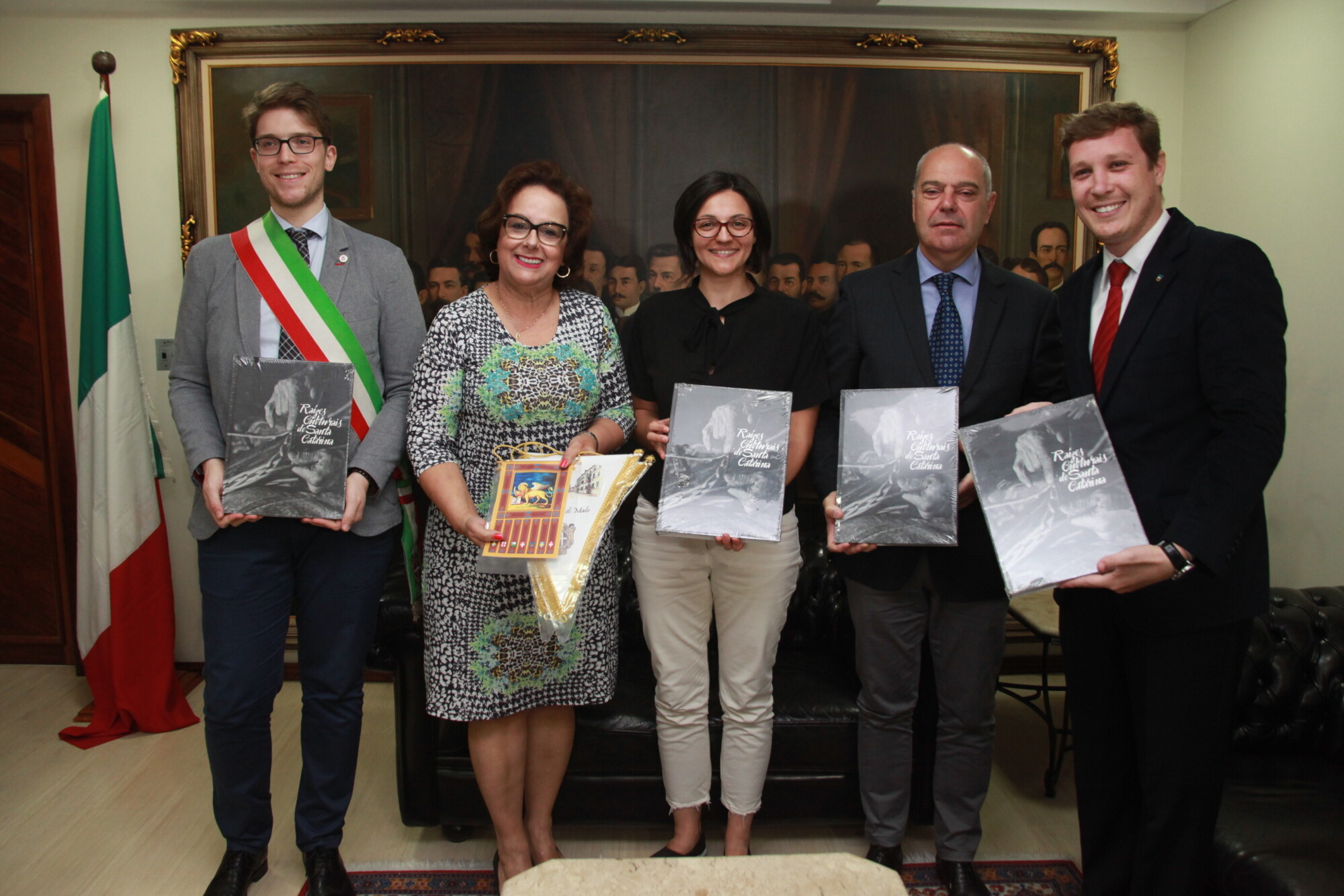 Sette, deputada Dirce, Irene Salata, Maurízio Cogo e Aroldo Frigo Júnior, vereador de Nova Veneza