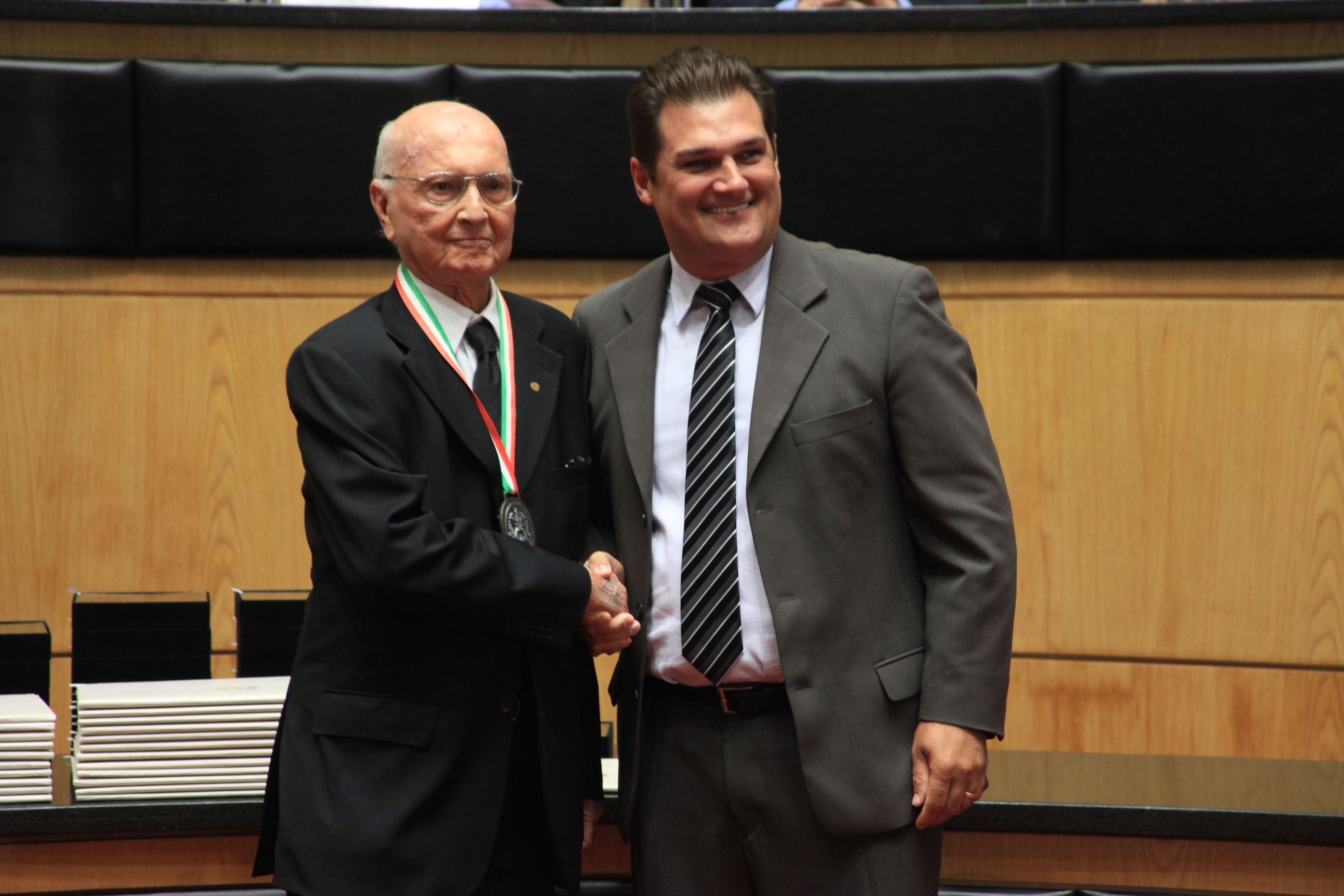 Homenageados na Solenidade de concessão da Comenda do Legislativo Catarinense.