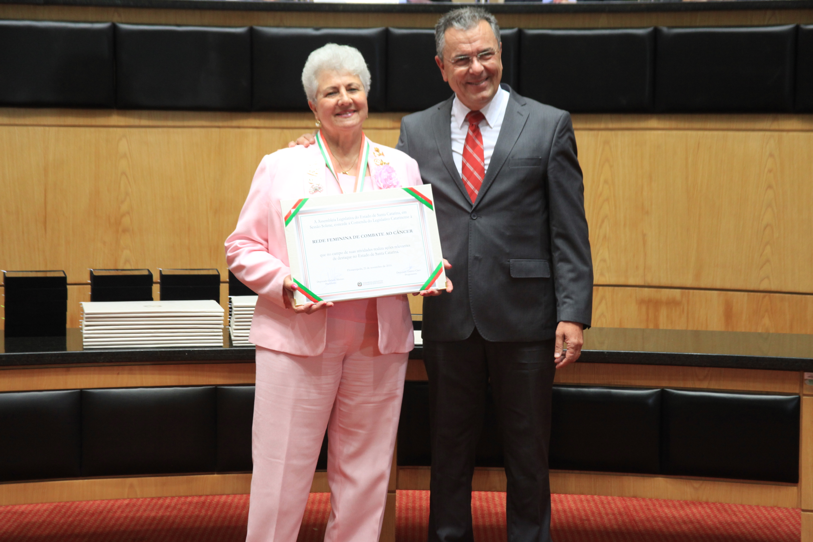 Homenageados na Solenidade de concessão da Comenda do Legislativo Catarinense.