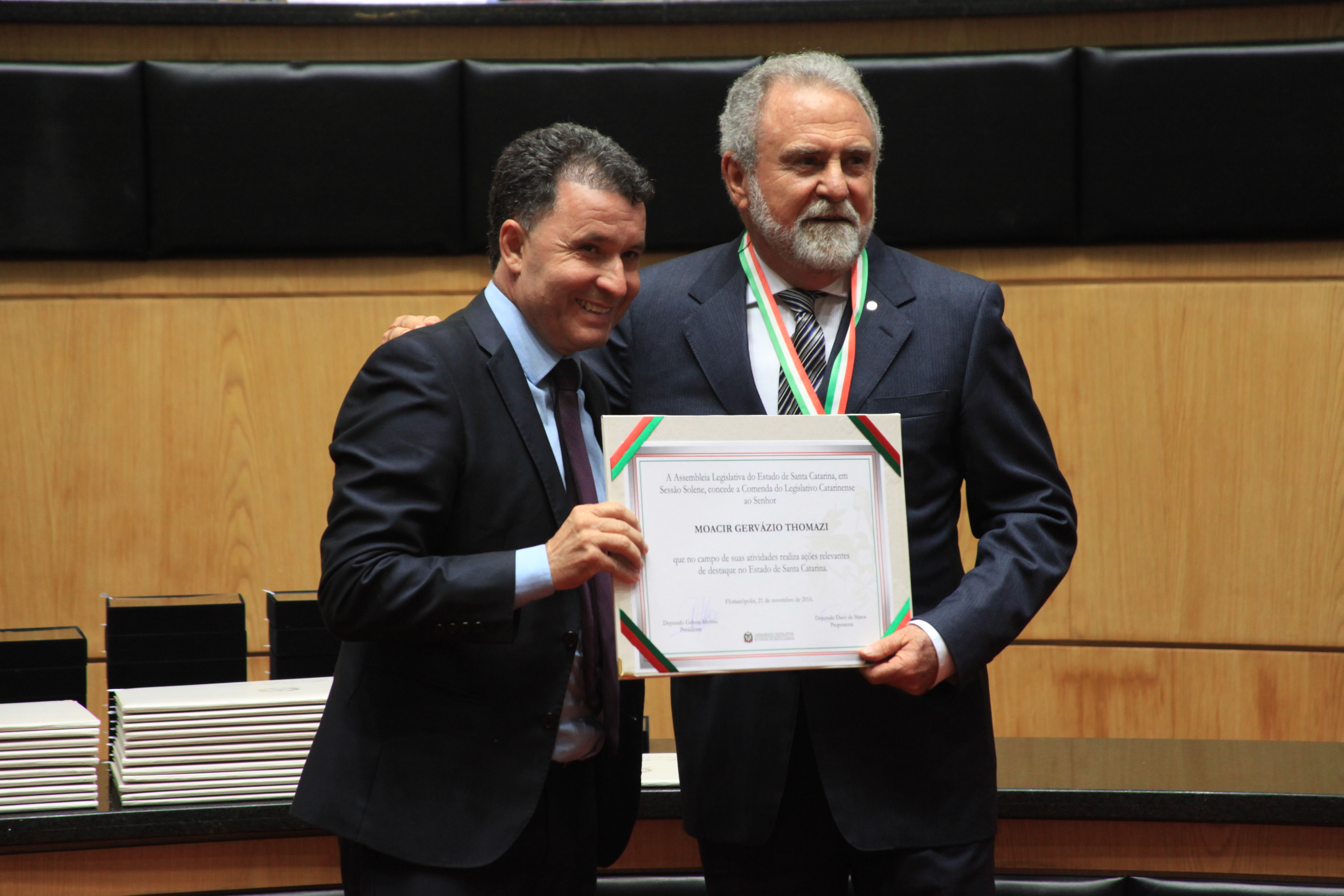 Homenageados na Solenidade de concessão da Comenda do Legislativo Catarinense.