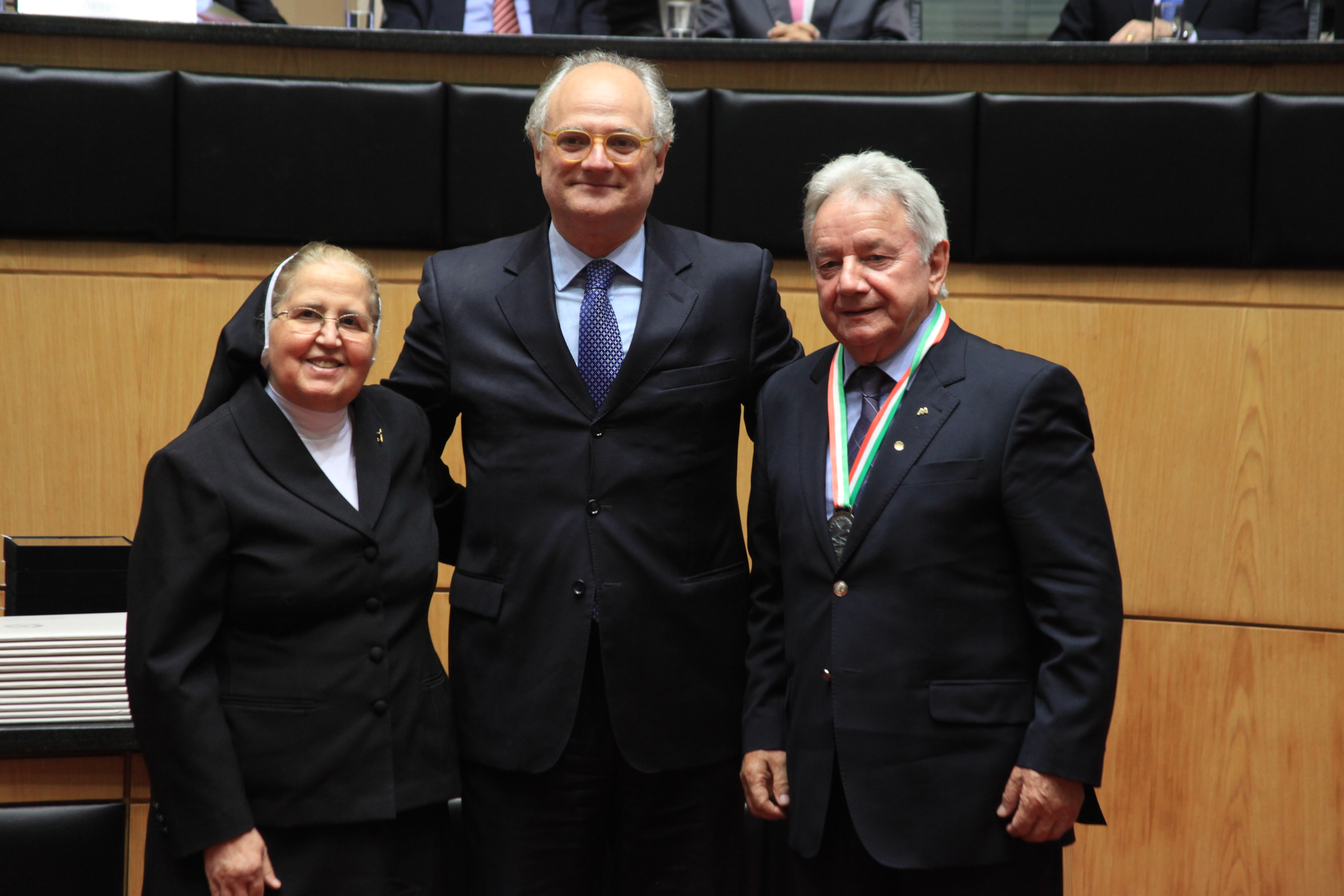 Homenageados na Solenidade de concessão da Comenda do Legislativo Catarinense.