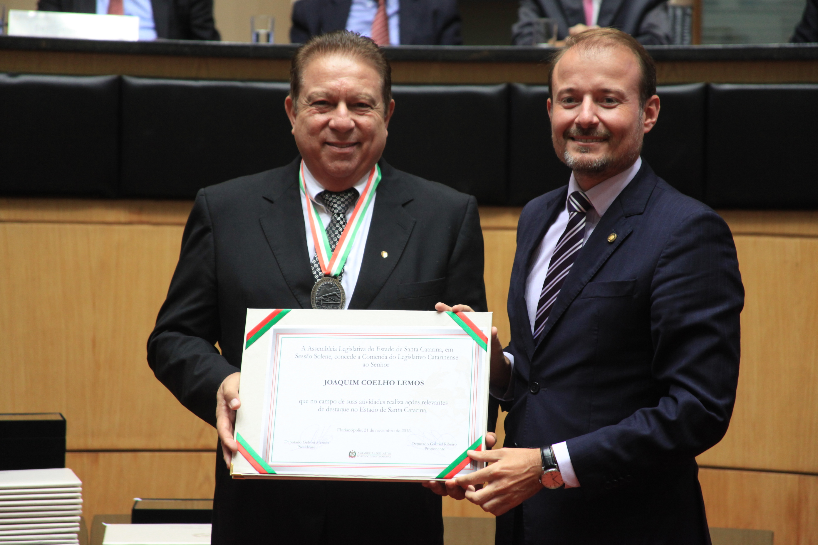 Homenageados na Solenidade de concessão da Comenda do Legislativo Catarinense.