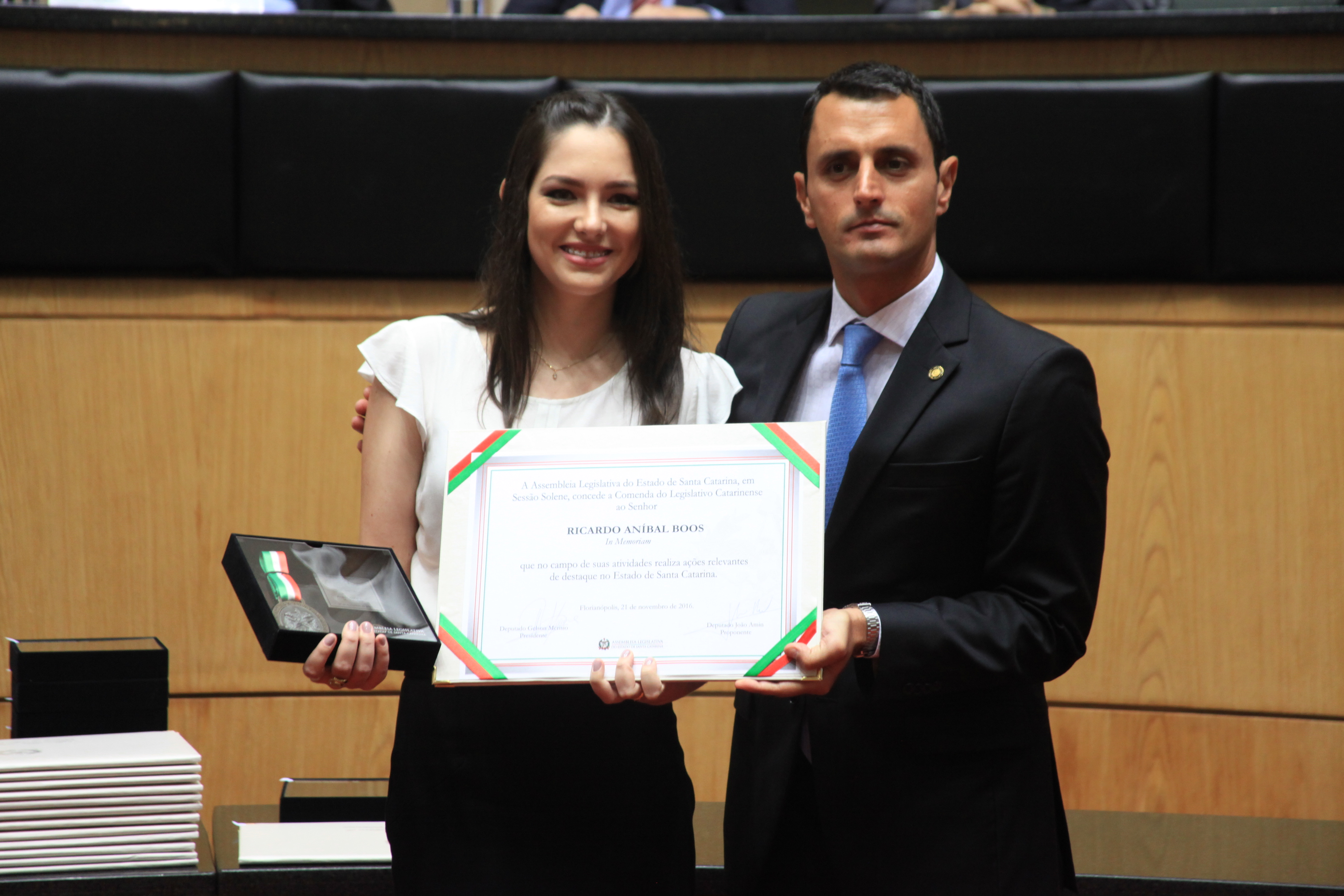 Homenageados na Solenidade de concessão da Comenda do Legislativo Catarinense.
