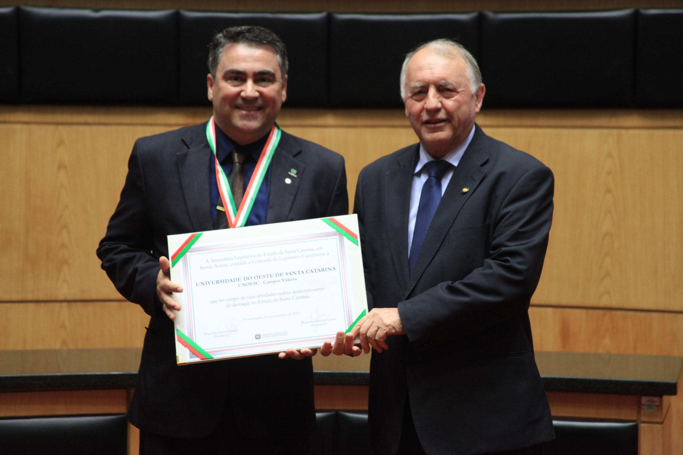 Homenageados na Solenidade de concessão da Comenda do Legislativo Catarinense.