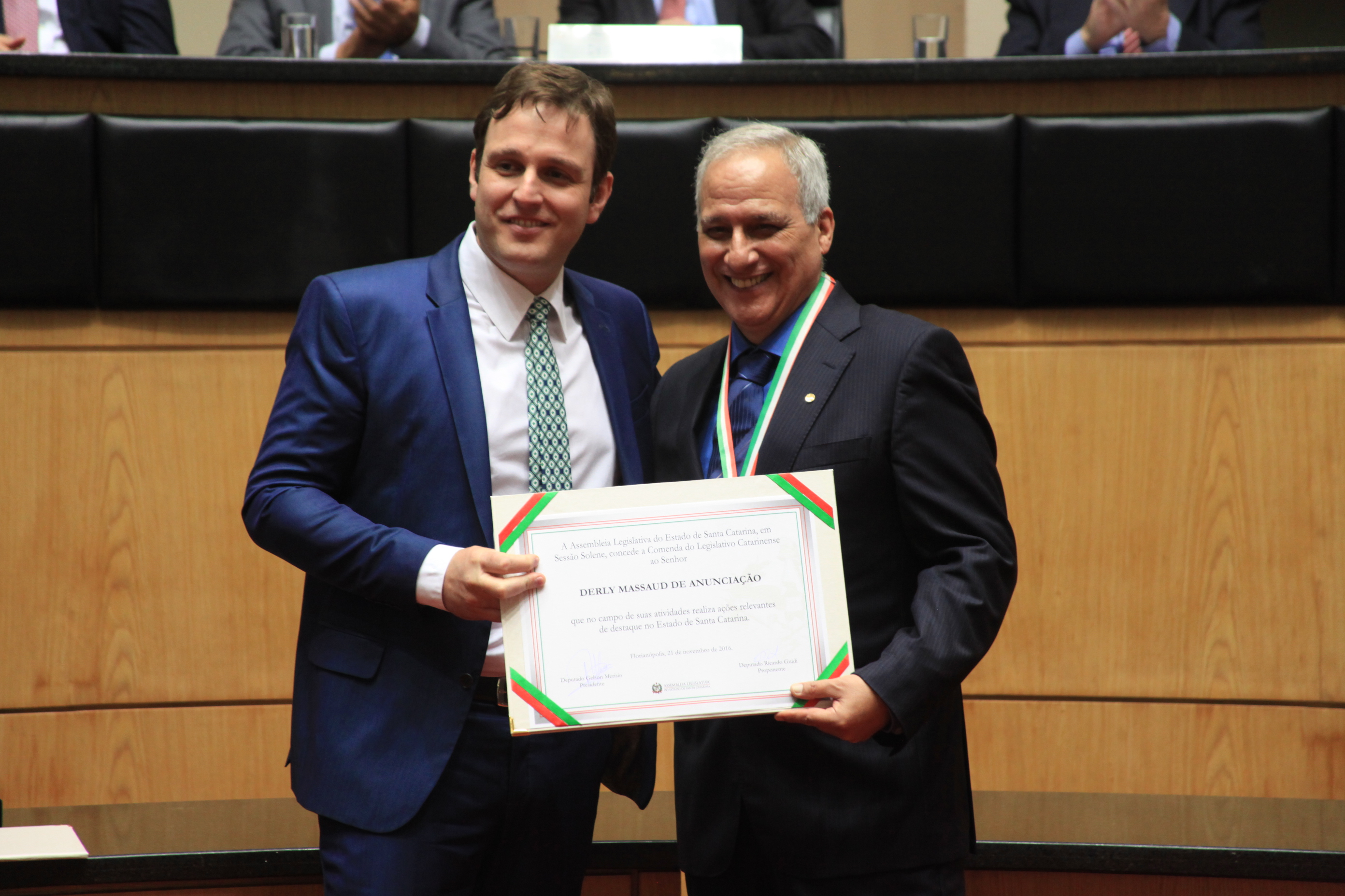 Homenageados na Solenidade de concessão da Comenda do Legislativo Catarinense.