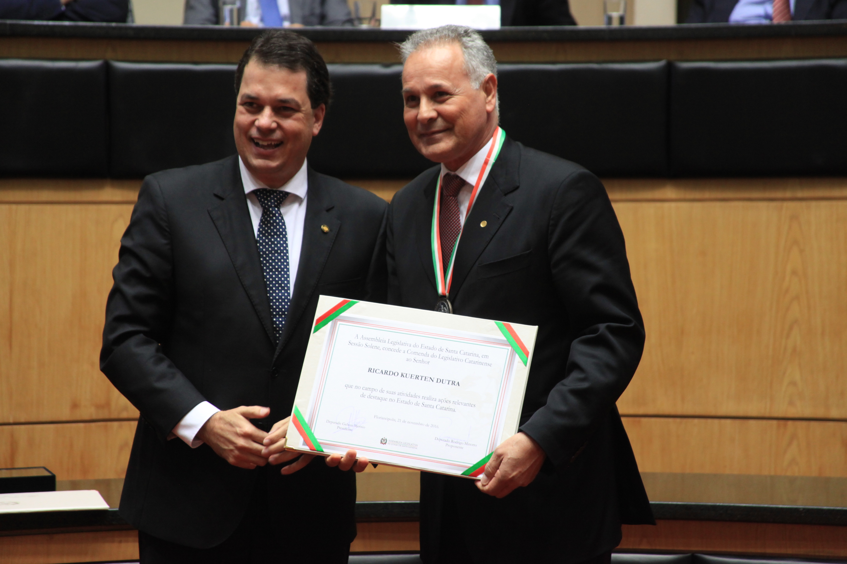 Homenageados na Solenidade de concessão da Comenda do Legislativo Catarinense.