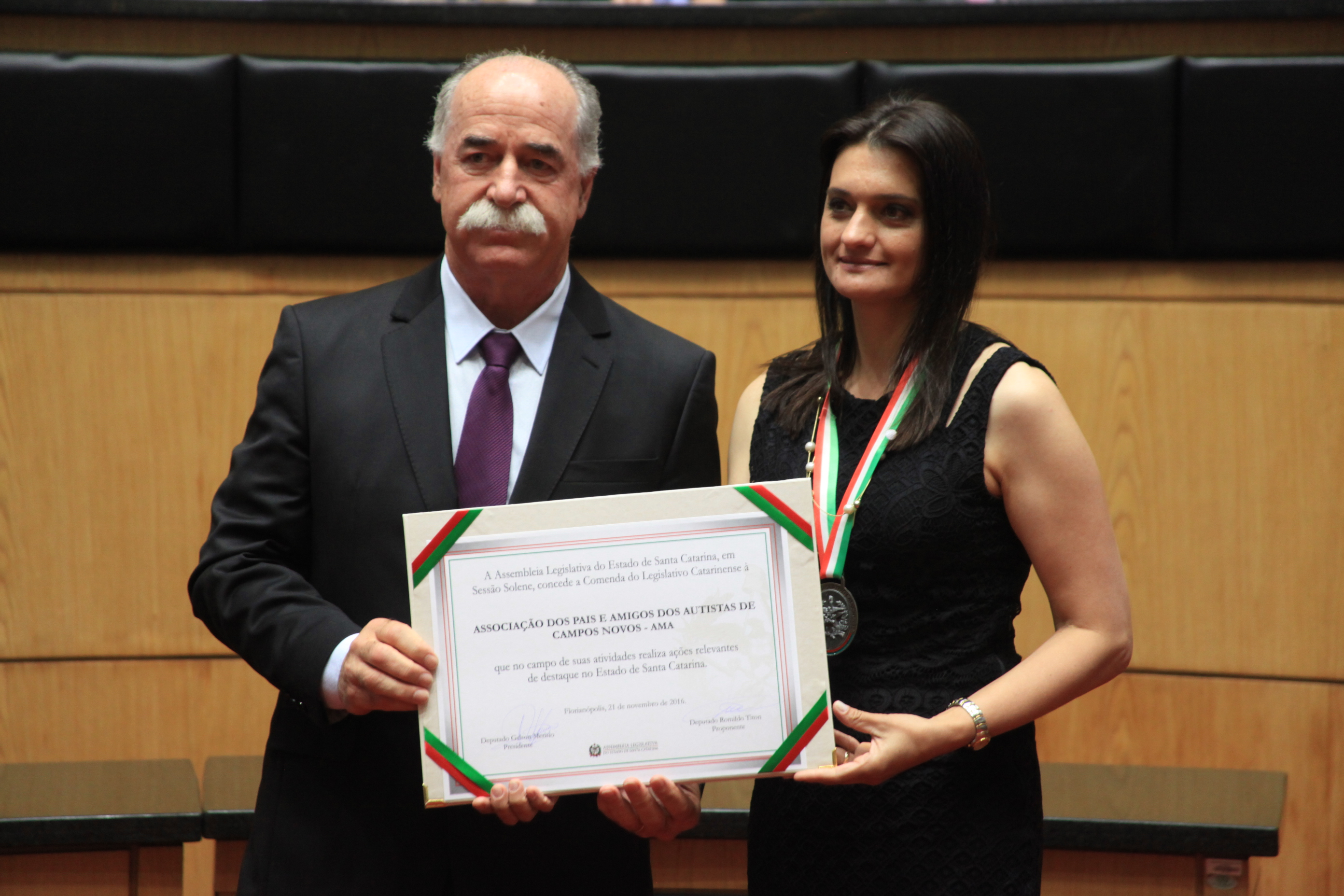 Homenageados na Solenidade de concessão da Comenda do Legislativo Catarinense.
