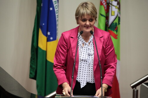 PEC 55 vai aprofundar dificuldades financeiras, prevê Luciane