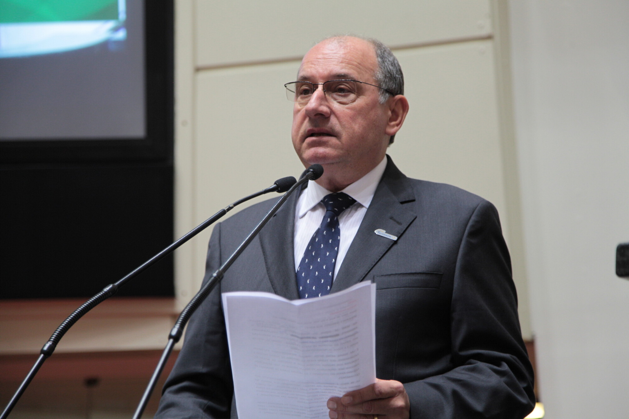 Bruno Breithaupt, presidente da Fecomércio-SC, fala em nome dos homenageados.